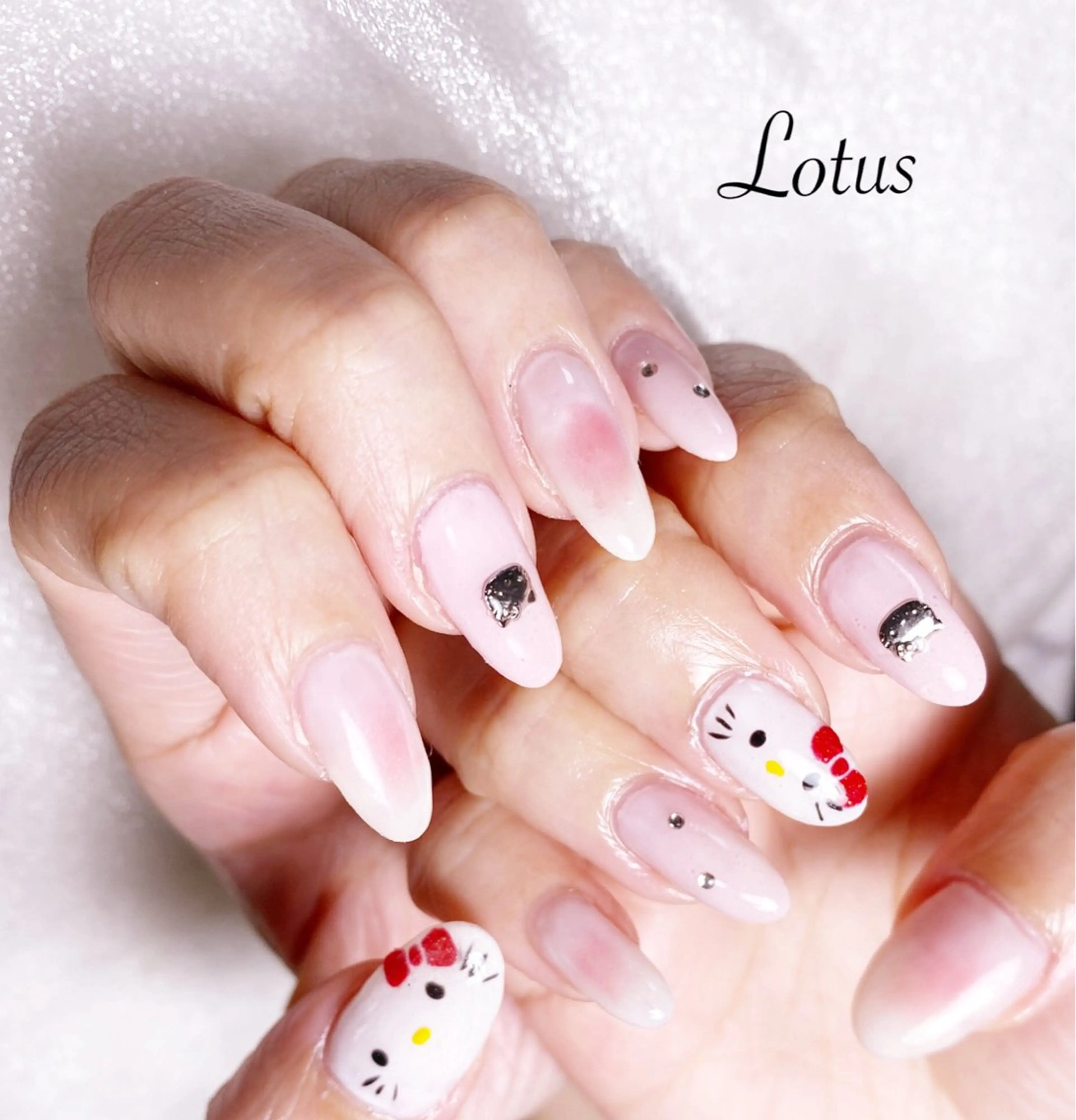 ネイル ハンドネイル Lotus 🌸のネイルデザイン