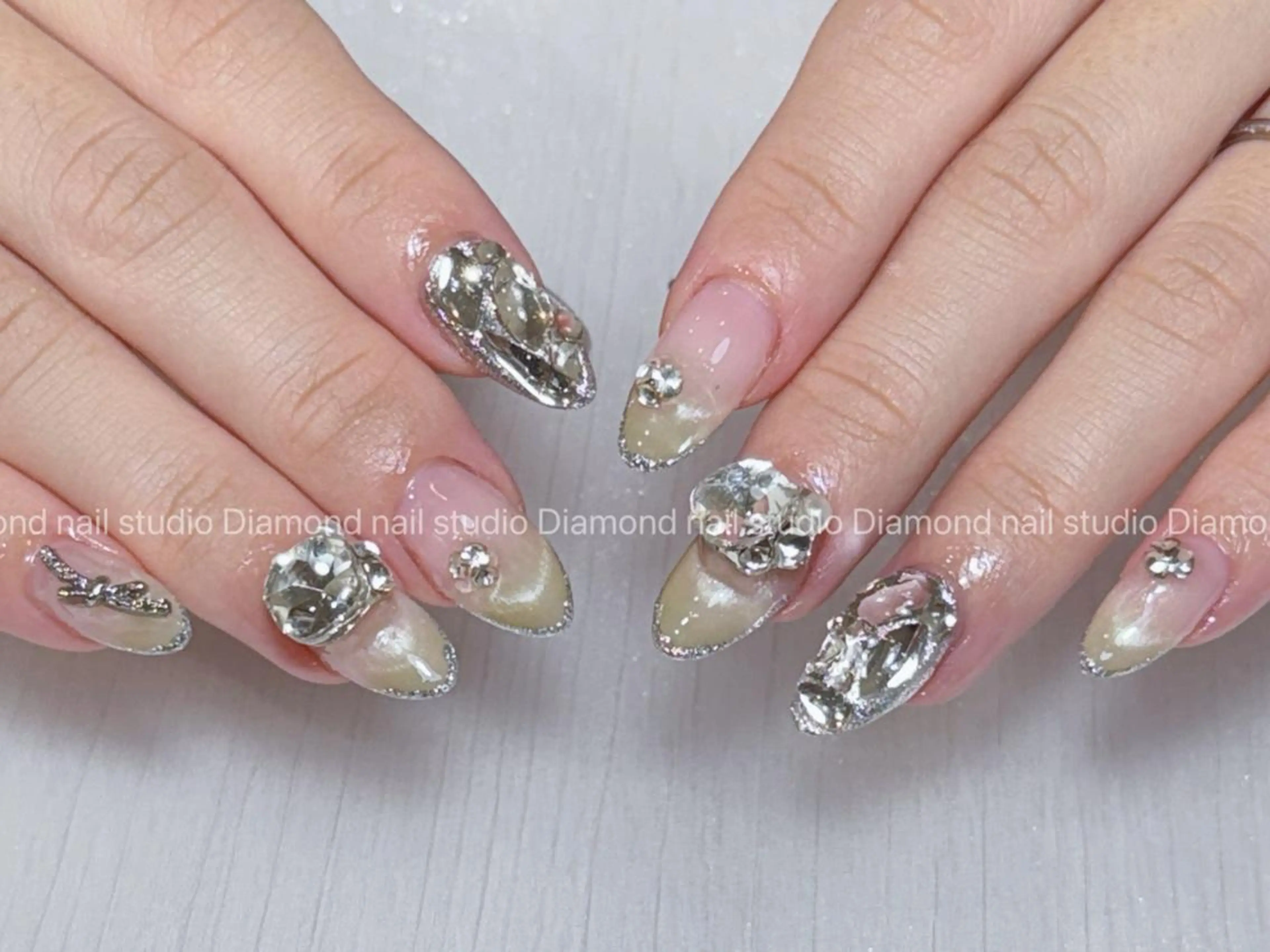 ネイル アートネイル オーロラネイル ガーリー キラキラネイル 韓国ネイル ハンドネイル Diamond NAIL✨のネイルデザイン