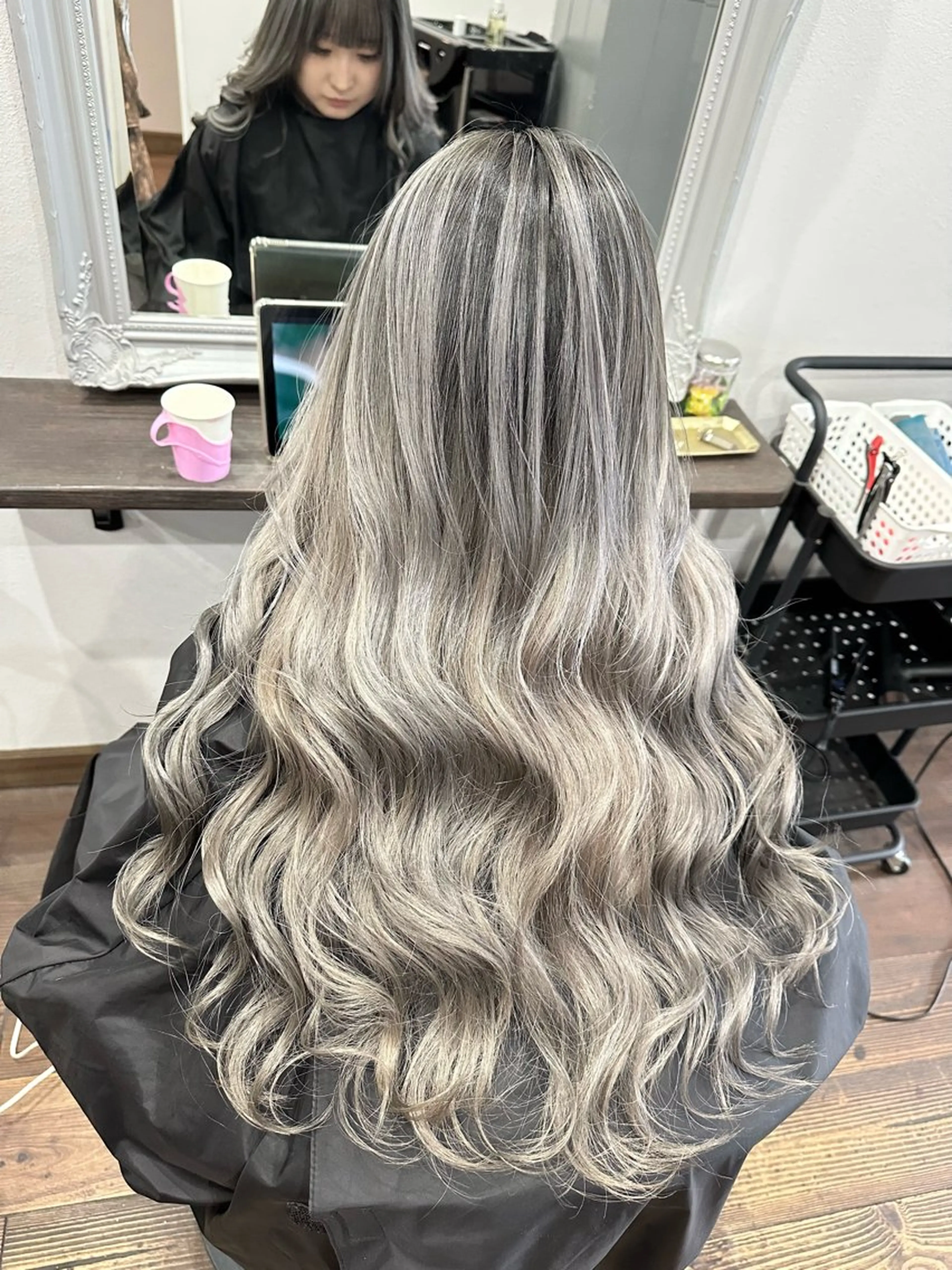 ロング レイヤーカット カット ヘアカラー トリートメント _White広島所属・バレイヤージュ 隅中秀弥のヘアスタイル