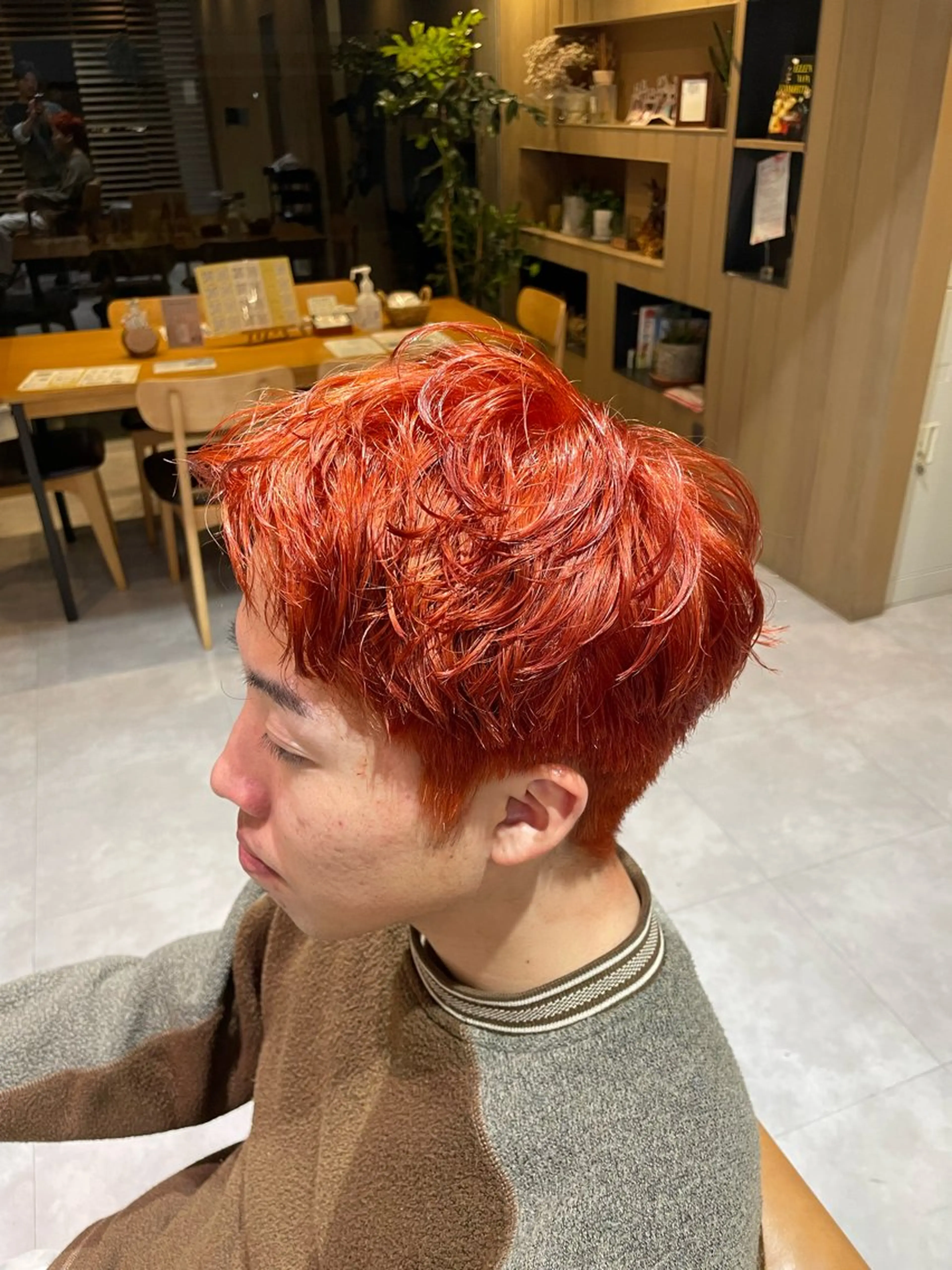 カラー メンズ メンズブリーチ メンズショート ブリーチ オレンジ 尾頃 功明のヘアスタイル