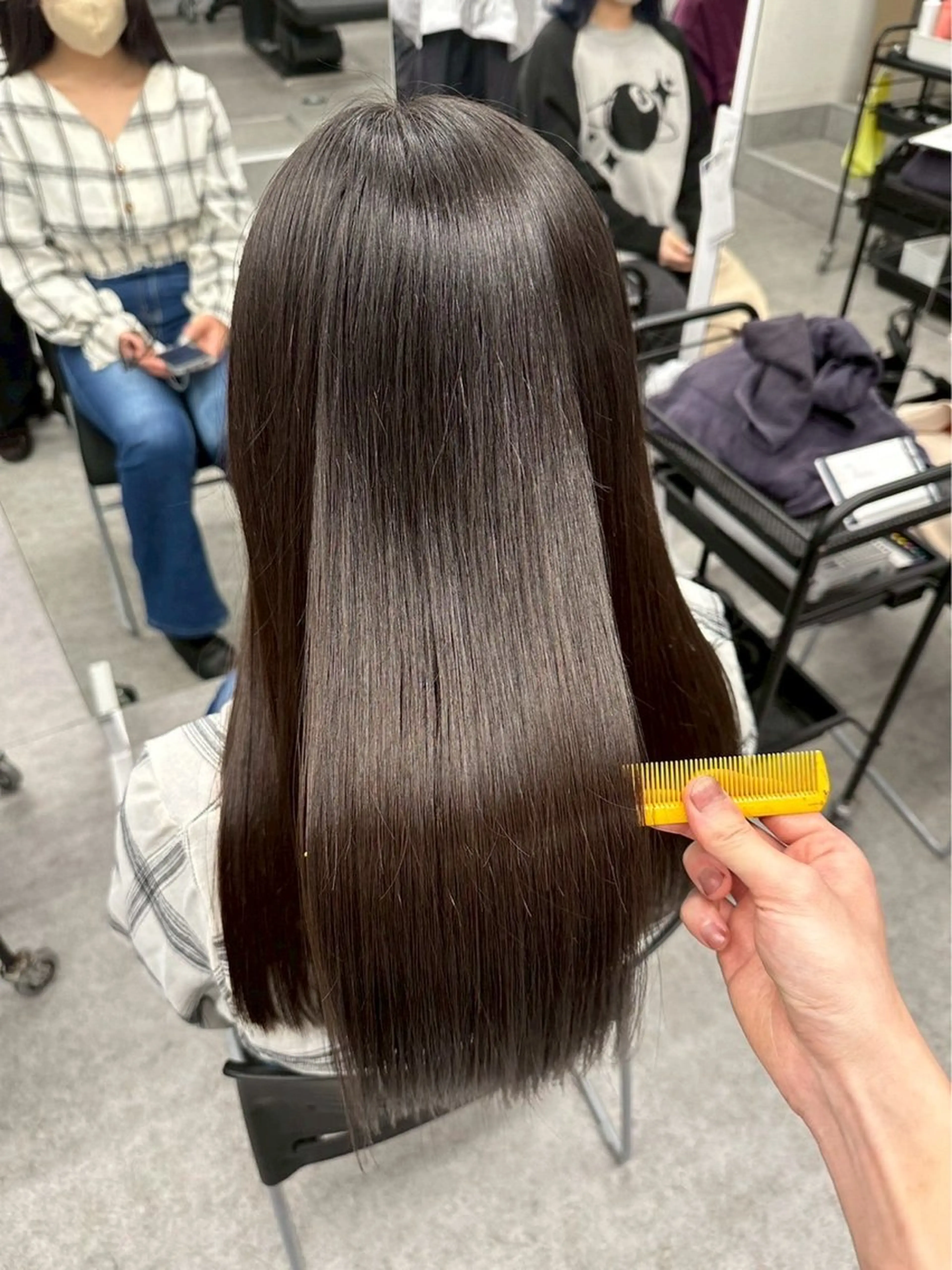 セミロング 似合わせ艶カラー🪽 ひかる🪽🩶のヘアスタイル