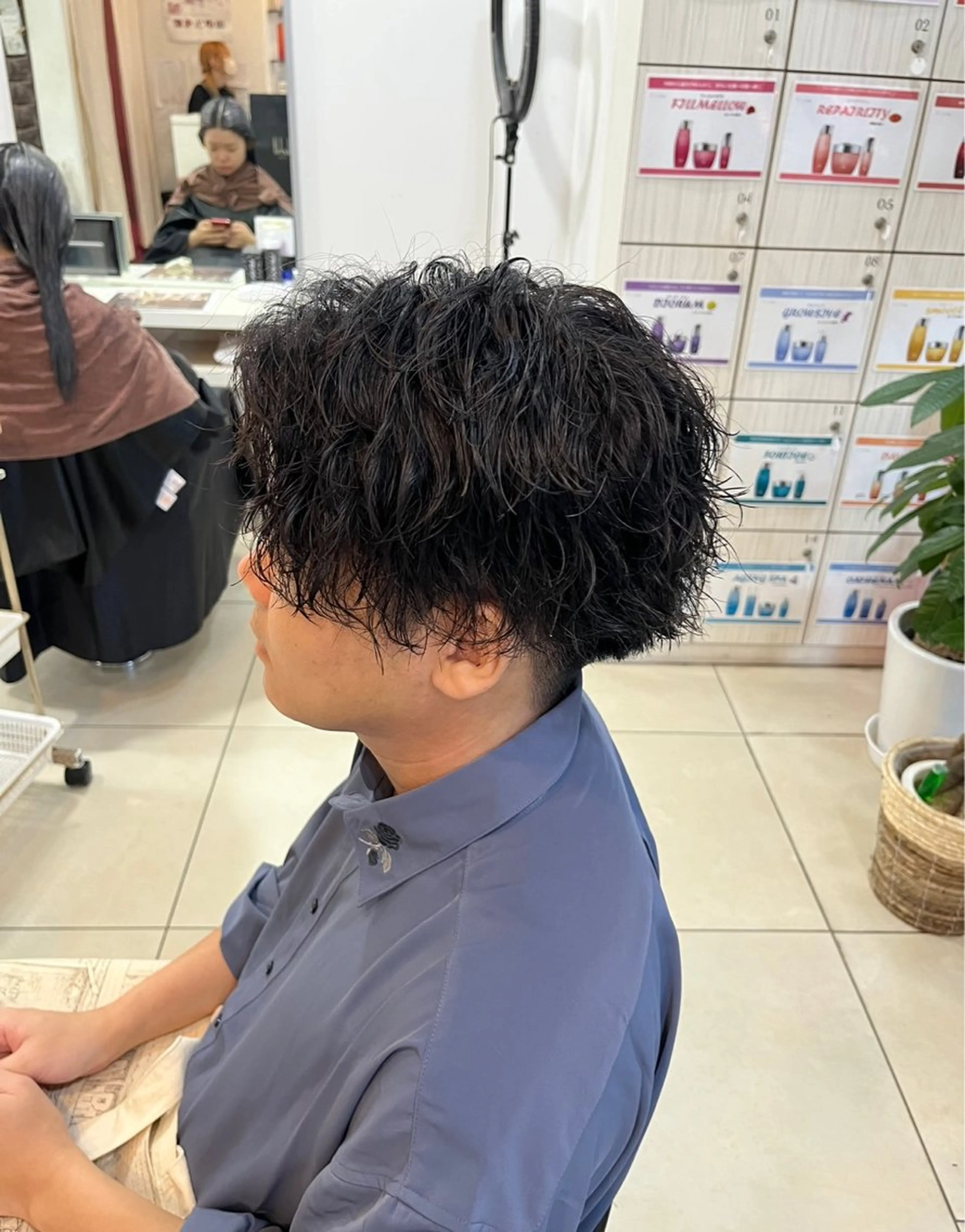 ミディアム パーマ メンズ ミディアムパーマ センターパート メンズパーマ ツイストスパイラルパーマ スパイラルパーマ カット パーマ カルマ・ニュアンス パーマ　須田龍世のヘアスタイル