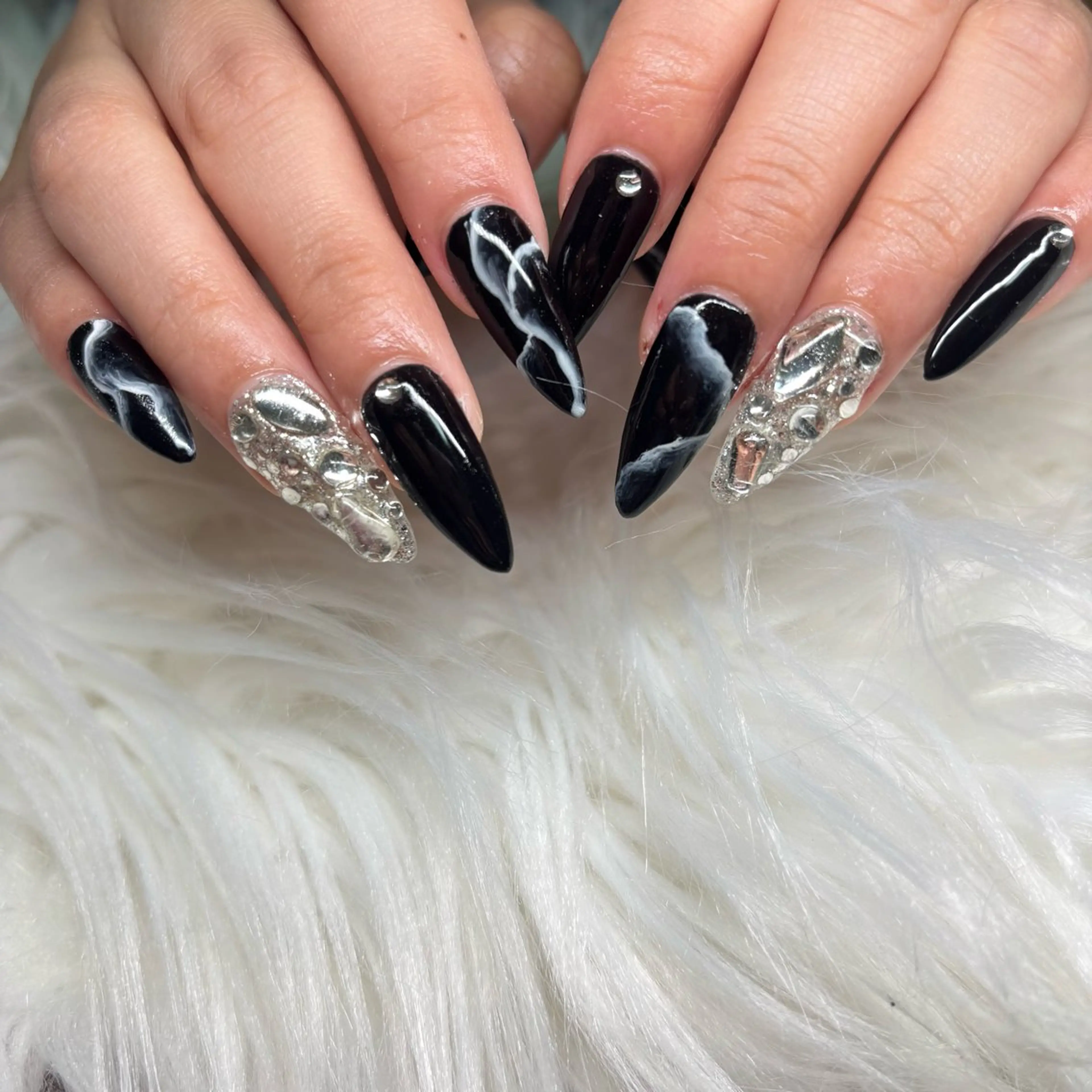 ネイル 大理石ネイル(マーブル) ハンドネイル RE💟N.NAIL ラテン系お姉さんのネイルデザイン