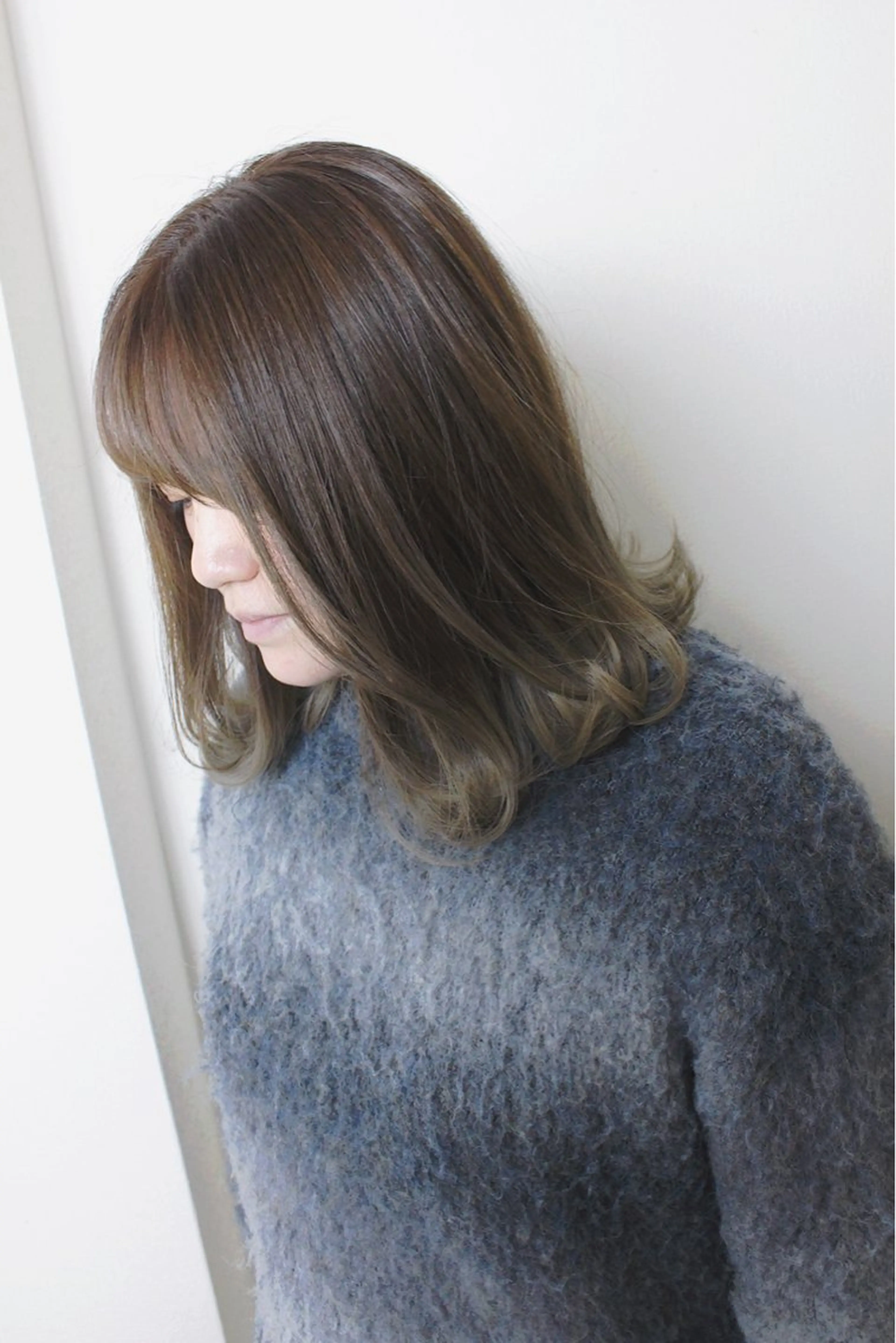 ミディアム カラー ベージュカラー ブリーチ グラデーションカラー カット ヘアカラー 土居 正季のヘアスタイル