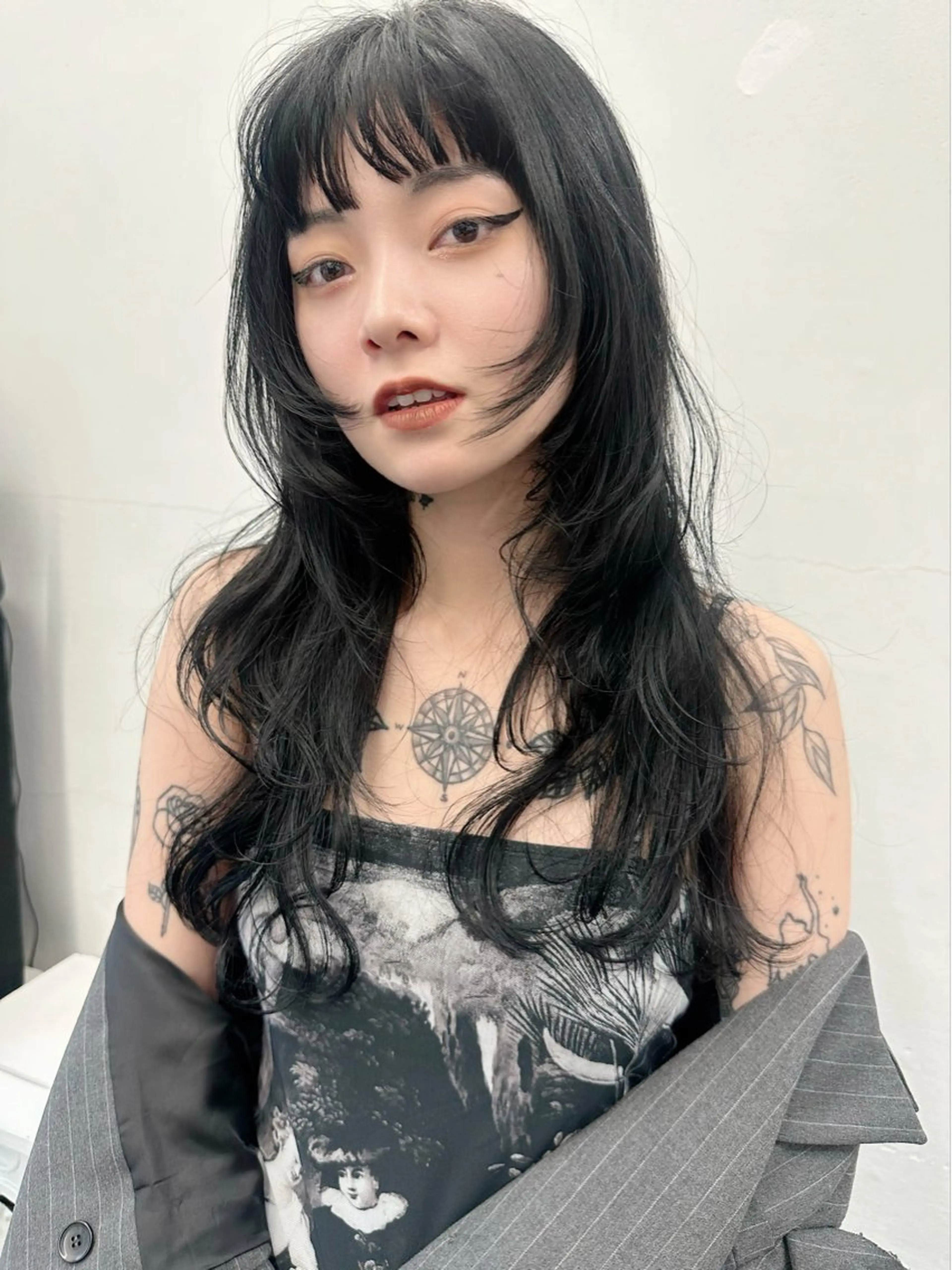 ロング カラー アッシュ 黒髪 ブリーチ ブルーカラー ブルーブラック カット ヘアカラー レイヤーカット/艶髪 ✨💭KIRARIのヘアスタイル