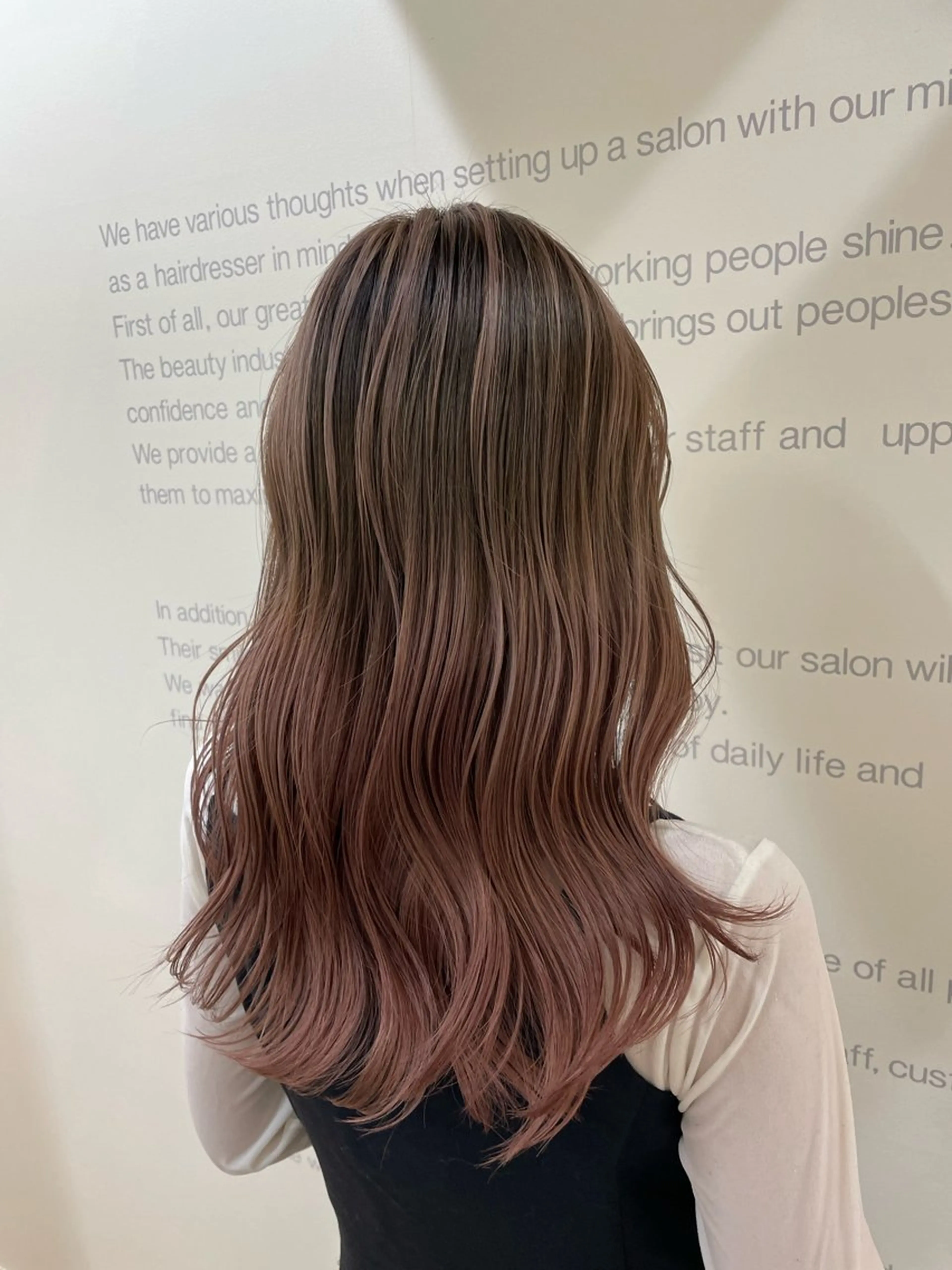 ミディアム カラー バレイヤージュ イヤリングカラー グラデーションカラー ハイライトカラー ハイトーンカラー ヘアカラー トリートメント ブリーチ👩‍🦳/ ‪✂︎MANAMIのヘアスタイル