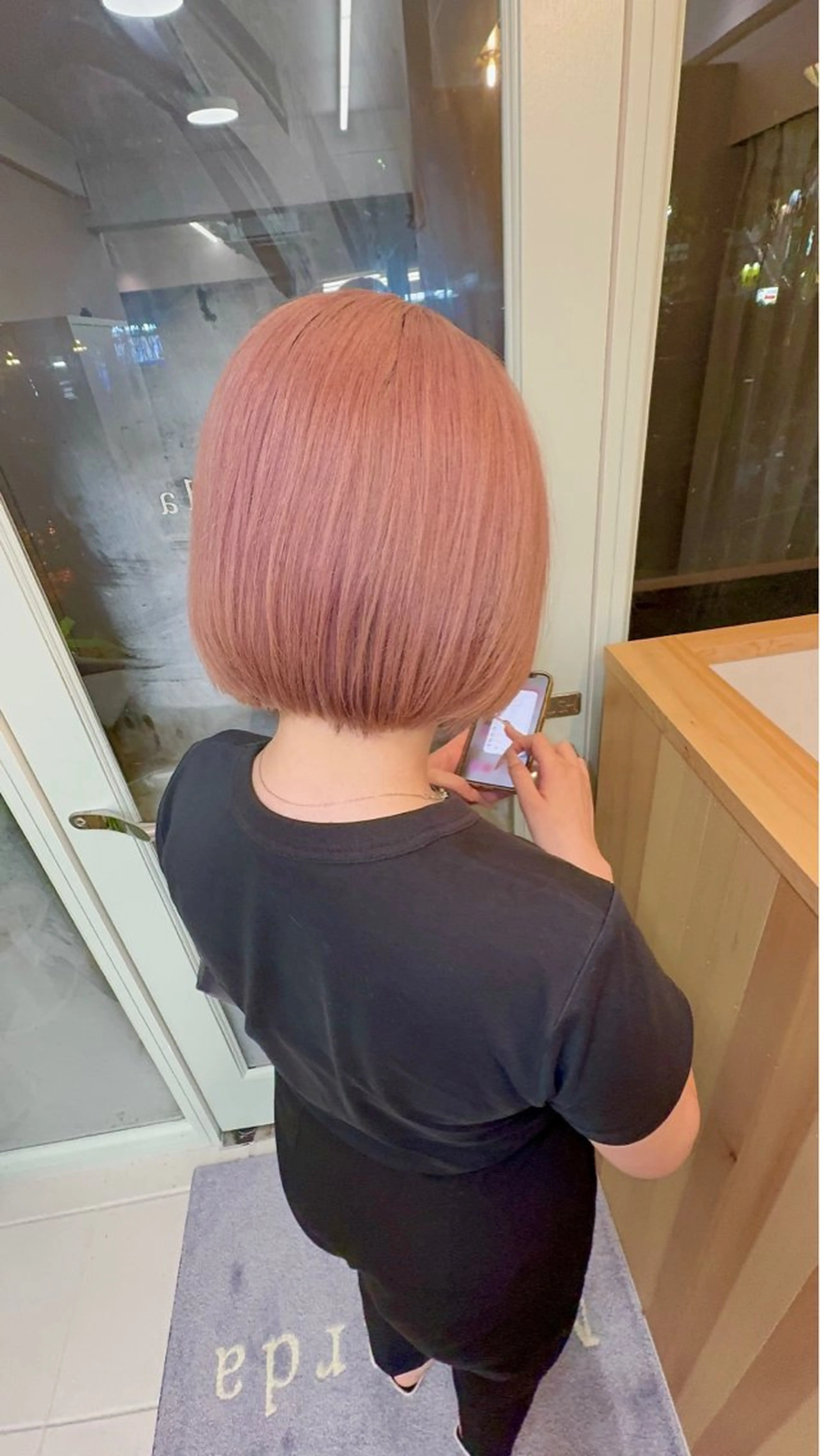 ショート カラー ブリーチ矯正💐 ミルクティー💐ナオのヘアスタイル