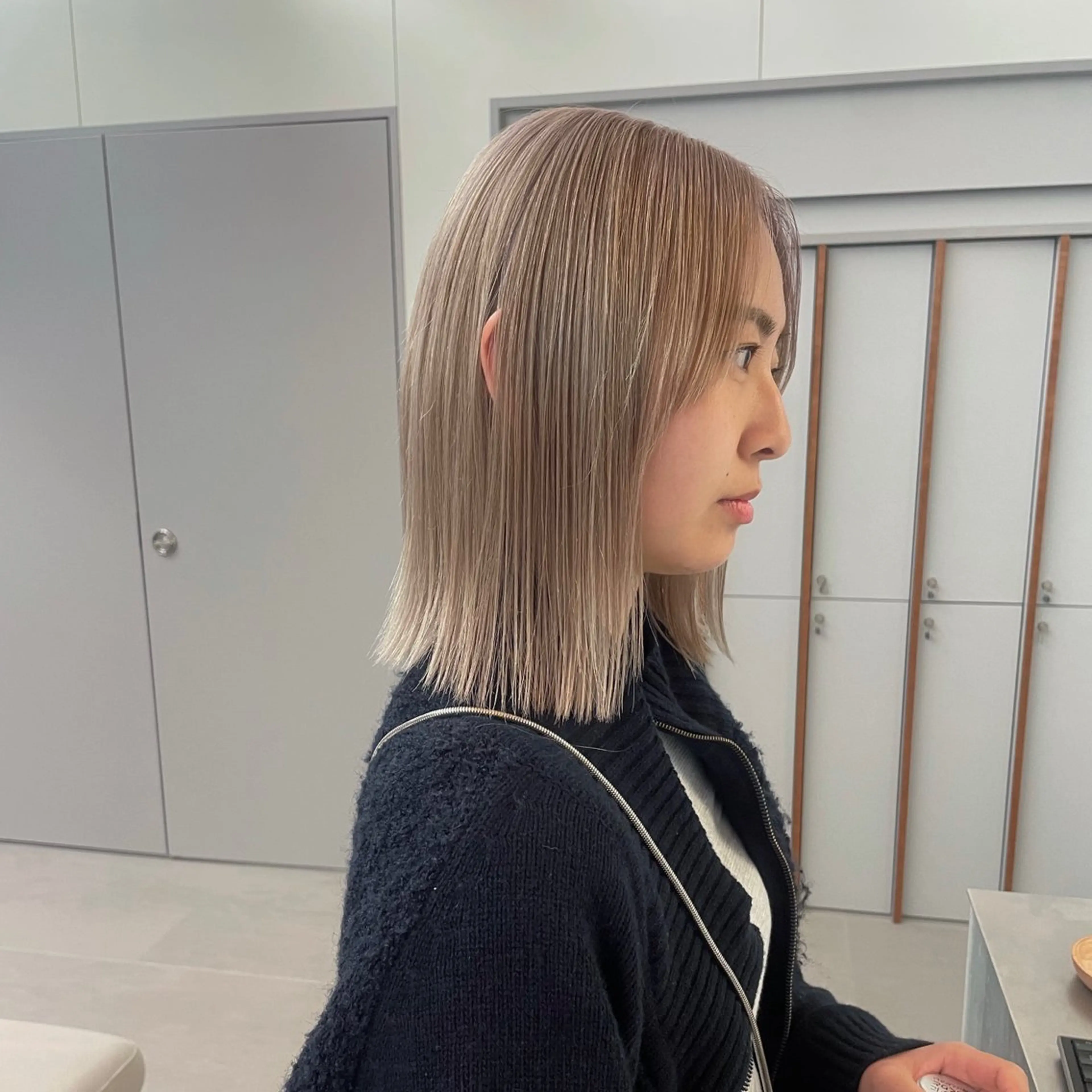 ショート カラー ベージュカラー ブリーチ 透明感カラー ダブルカラー ホワイトベージュ ヘアカラー トリートメント ブリーチ/レイヤー 🌻Mutsumiのヘアスタイル