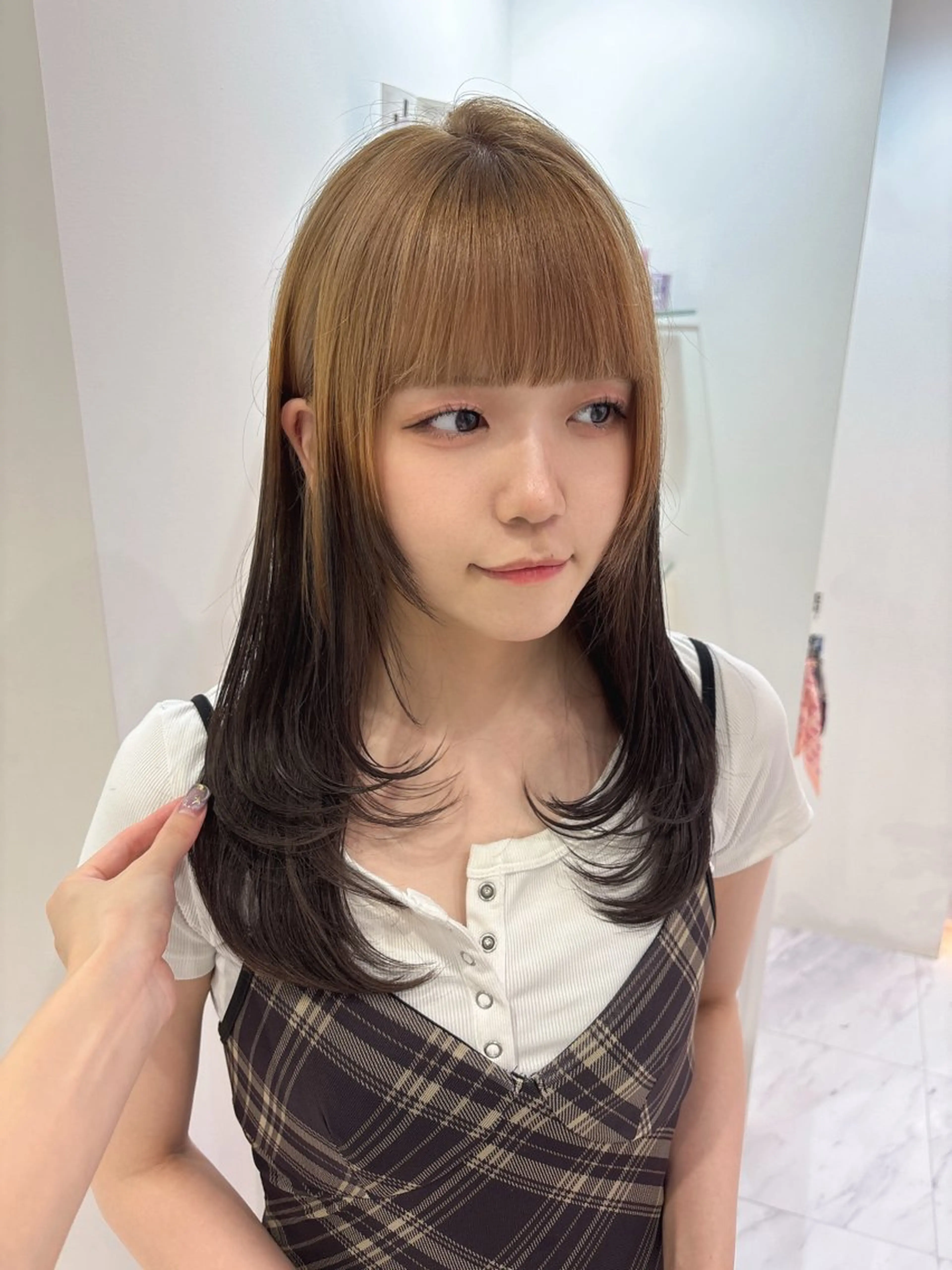 ロング カラー ベージュカラー カット ヘアカラー トリートメント MONA SAYAKAのヘアスタイル