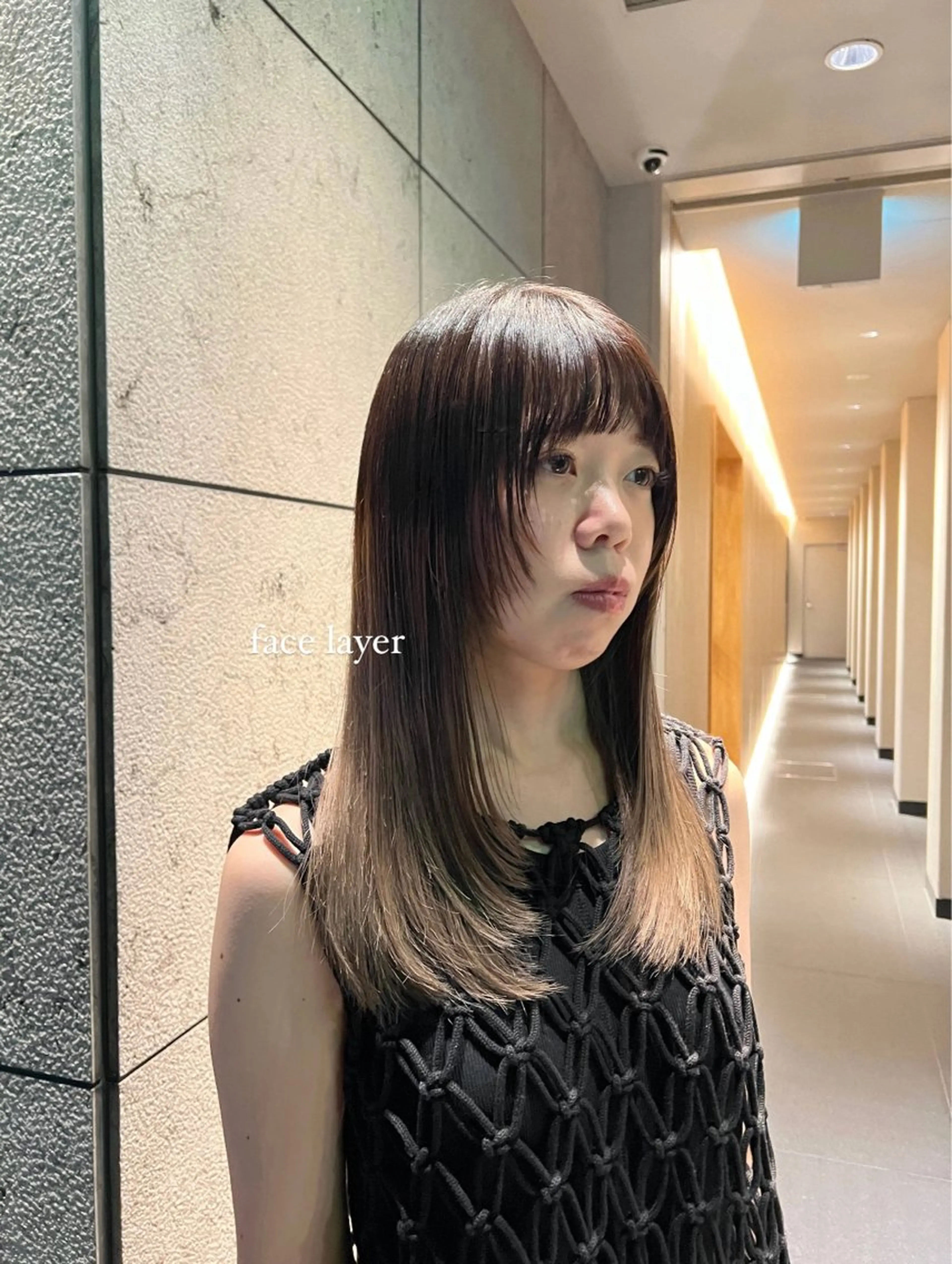 ロング レイヤーカット コノカ暖色カラー/ 透明感カラーのヘアスタイル