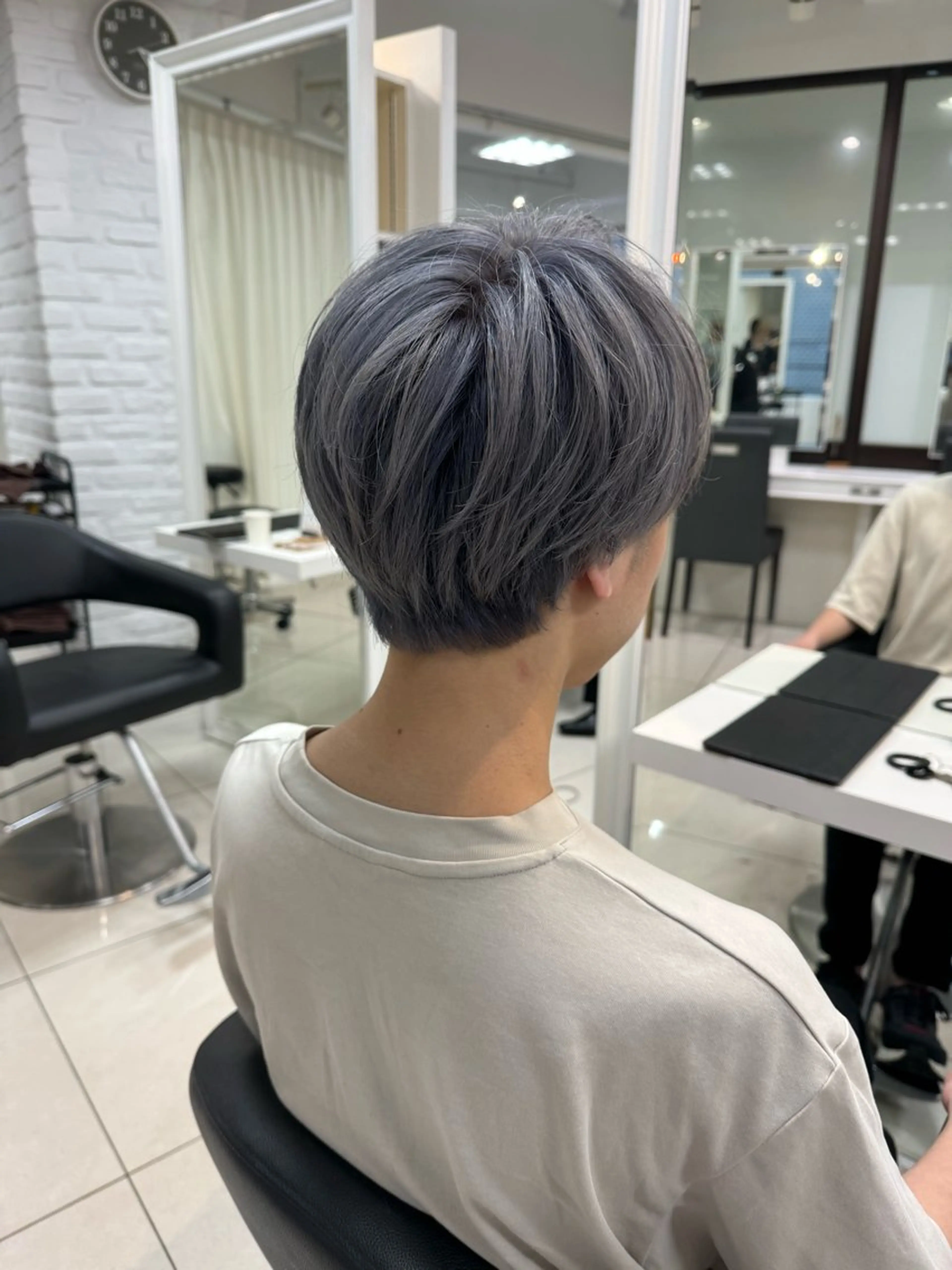 ショート カラー メンズ メンズブリーチ ブリーチ グレージュ イルミナカラー ラベンダーカラー カット ヘアカラー トリートメント 【デザインカラー】 粥川佳日望のヘアスタイル