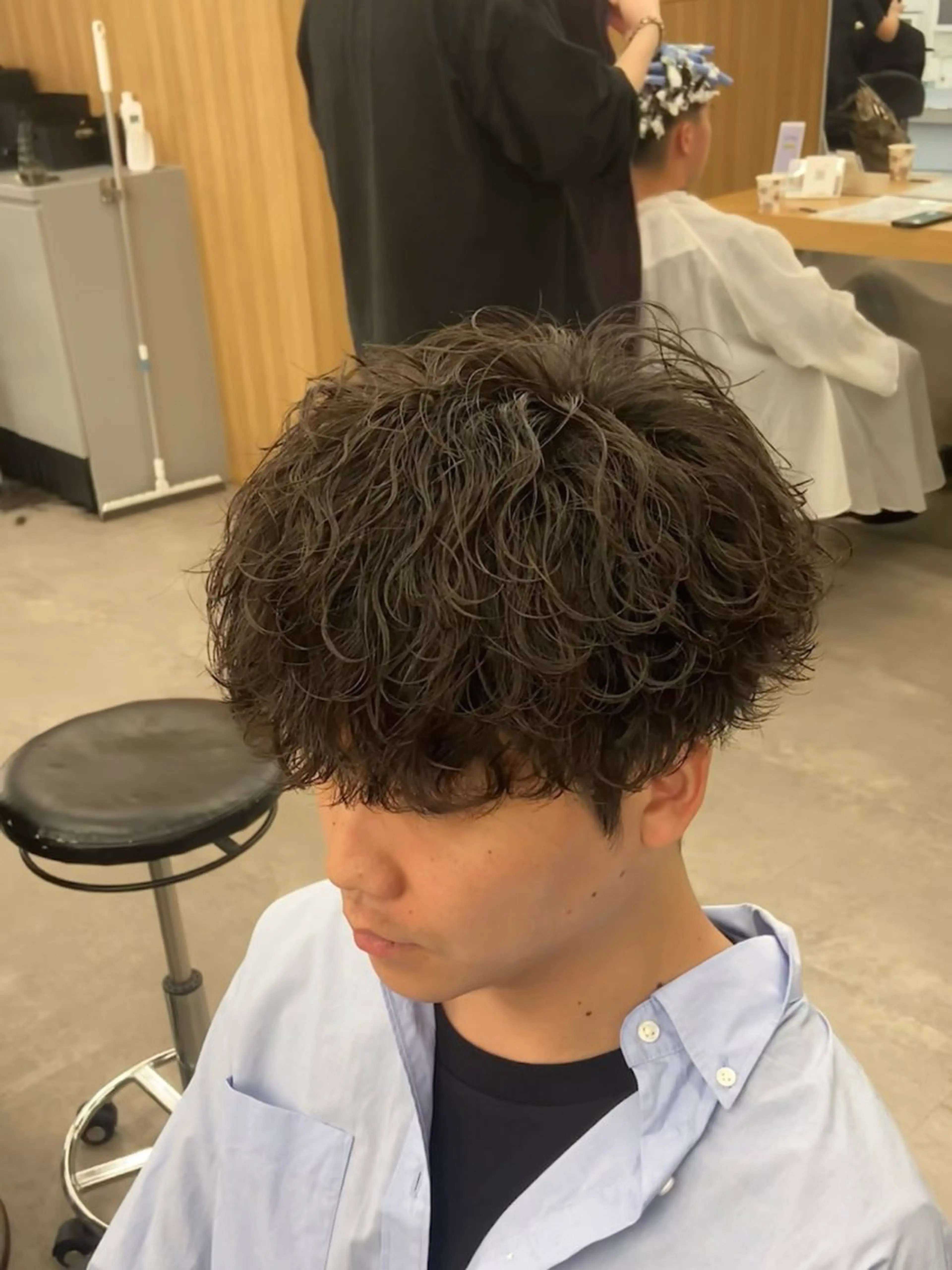 ショート パーマ メンズ カット パーマ 波巻きパーマ 朝崎倭斗のヘアスタイル