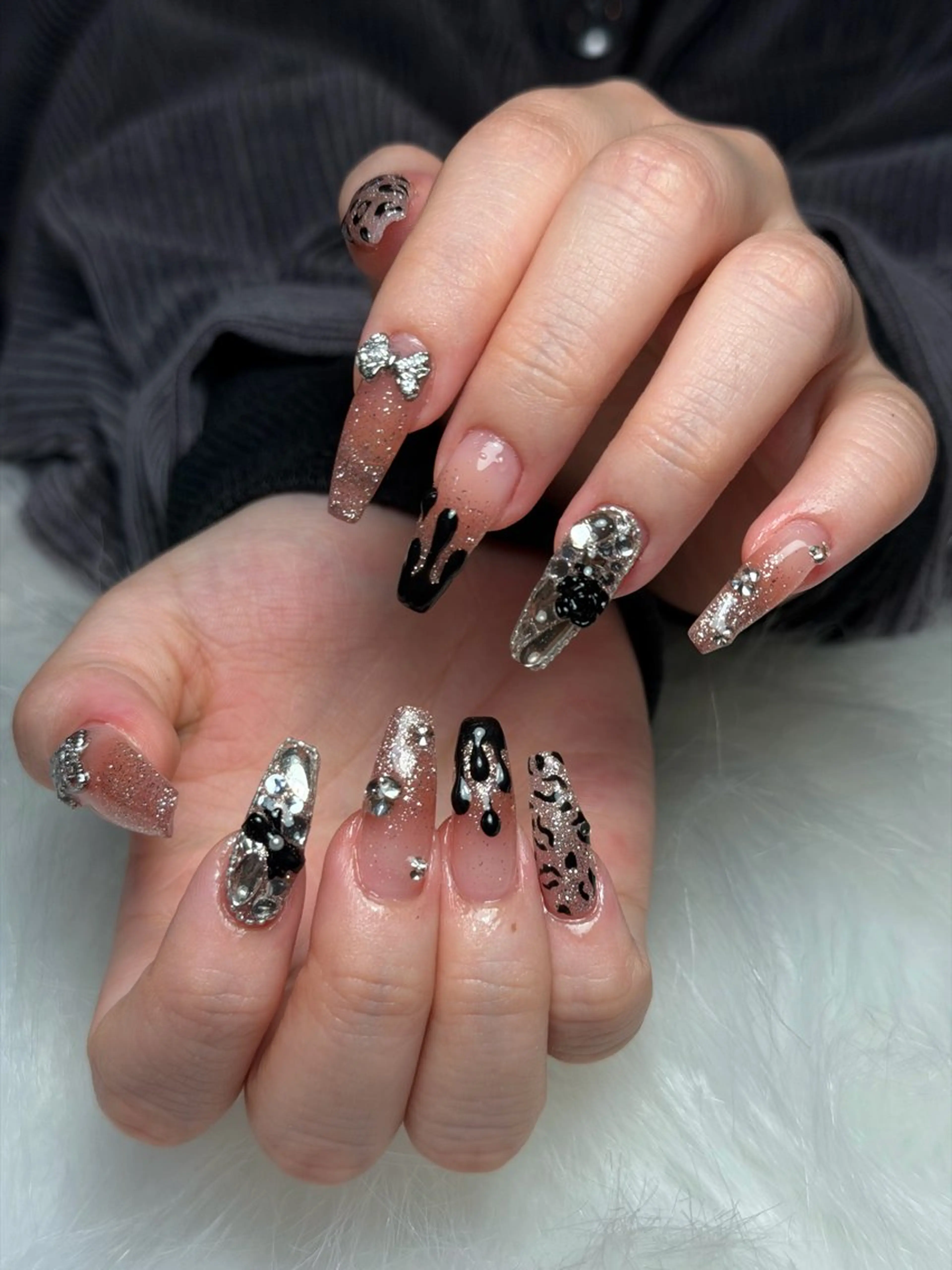 ネイル フレンチネイル グラデーション 韓国ネイル マグネットネイル シンプルネイル ハンドネイル CoMo Nail Studio所属・CoMo Nailのネイルデザイン
