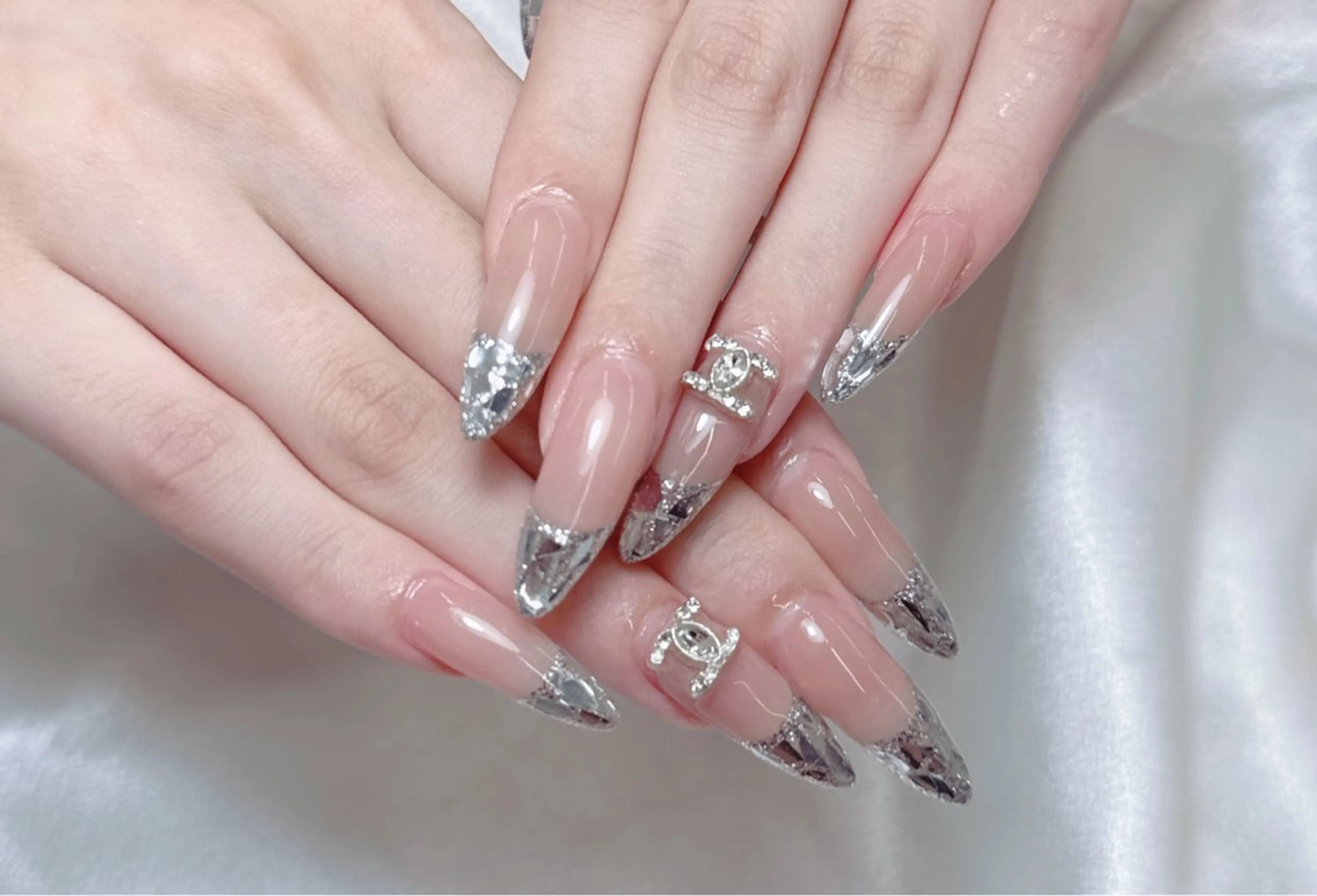 ロング NOA NAILのネイルデザイン