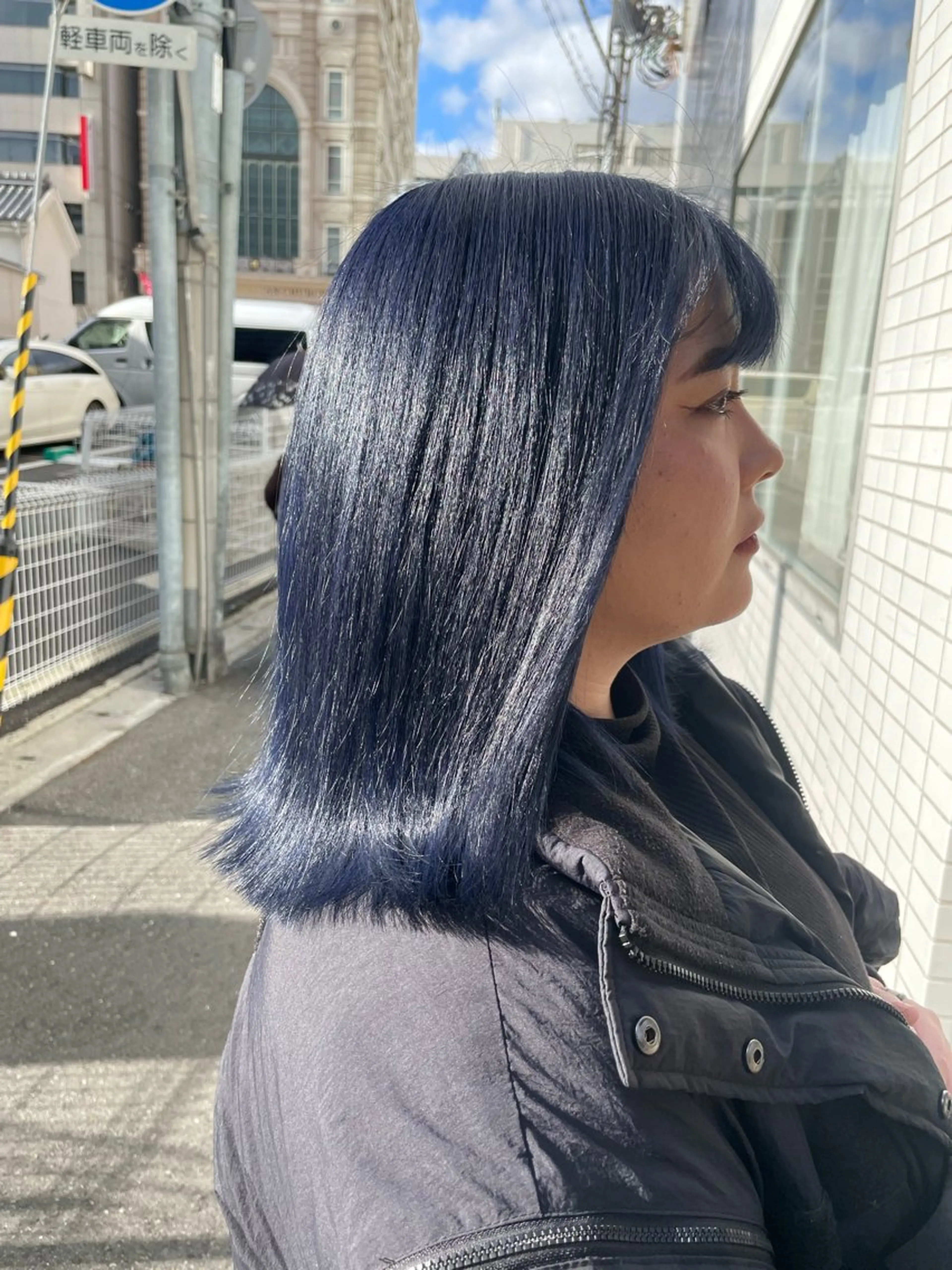 ミディアム カラー 黒髪 ブリーチ ブルーカラー ブルーブラック カット ヘアカラー トリートメント VERONIQUE所属・山本 雅由のヘアスタイル