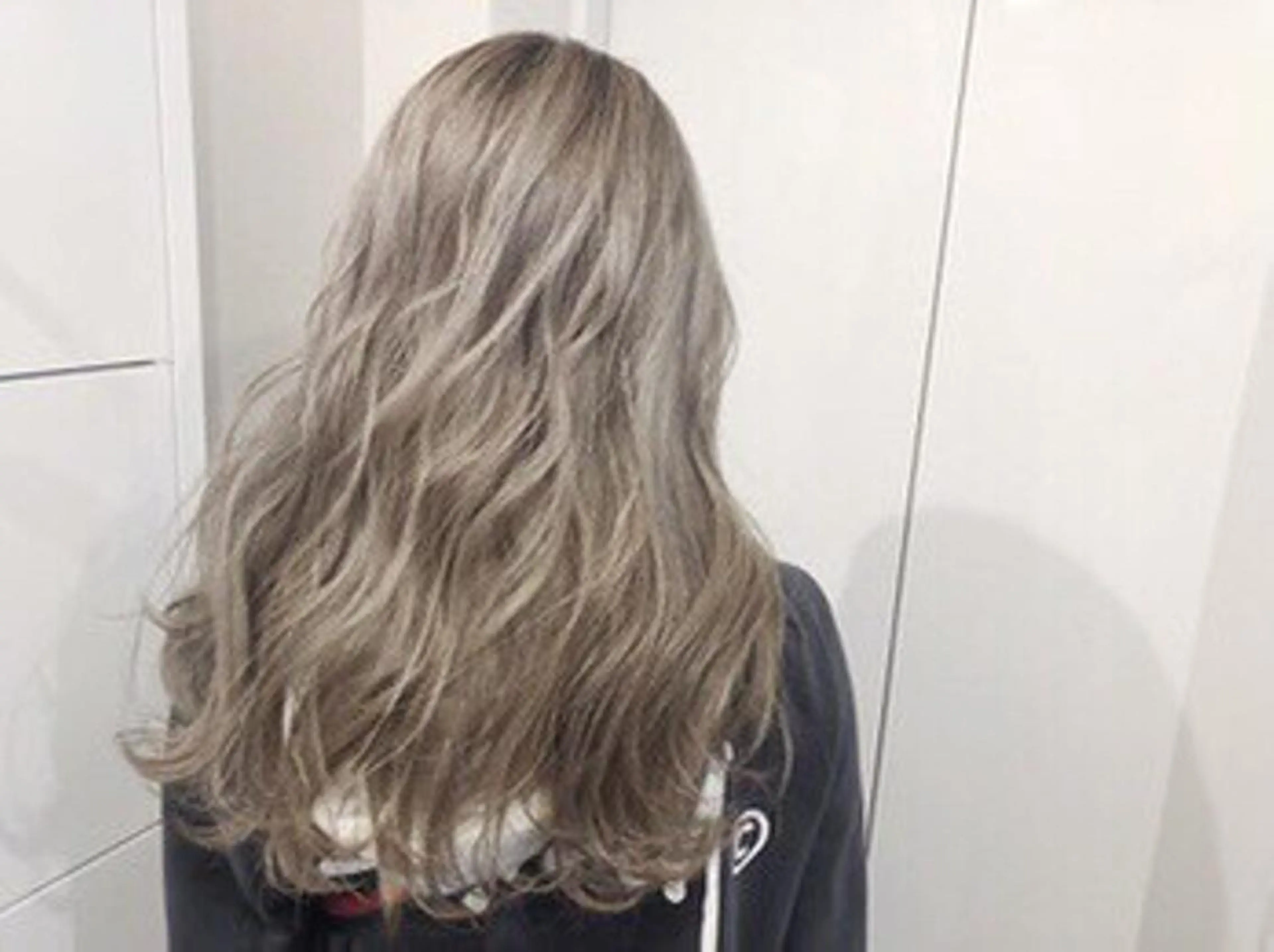 セミロング カラー バレイヤージュ ブリーチ ダブルカラー グラデーションカラー ハイライトカラー hair salon mementoのヘアスタイル