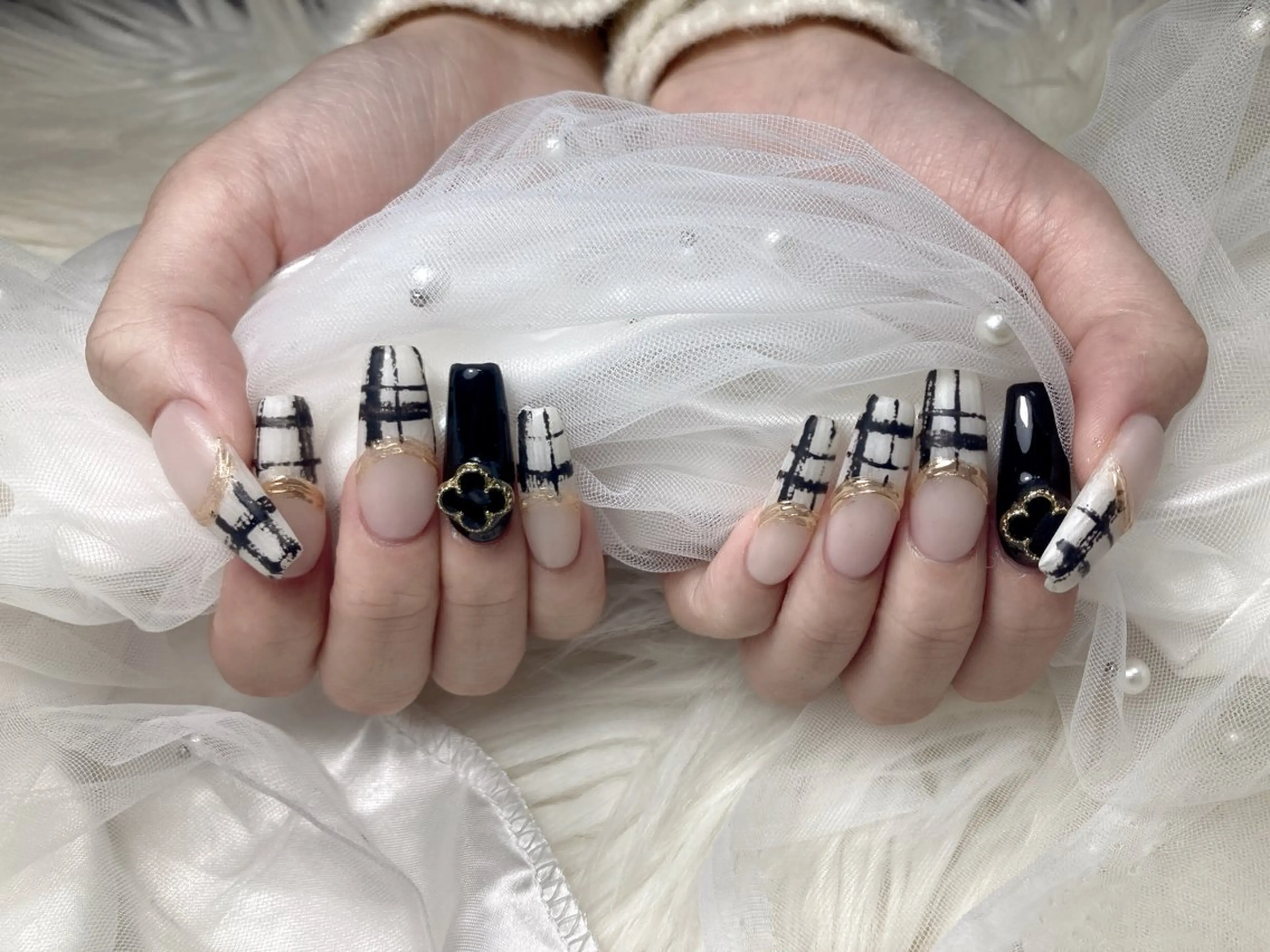 ネイル U·Mi nail salon所属・U·MI 長さ出し専門店のネイルデザイン
