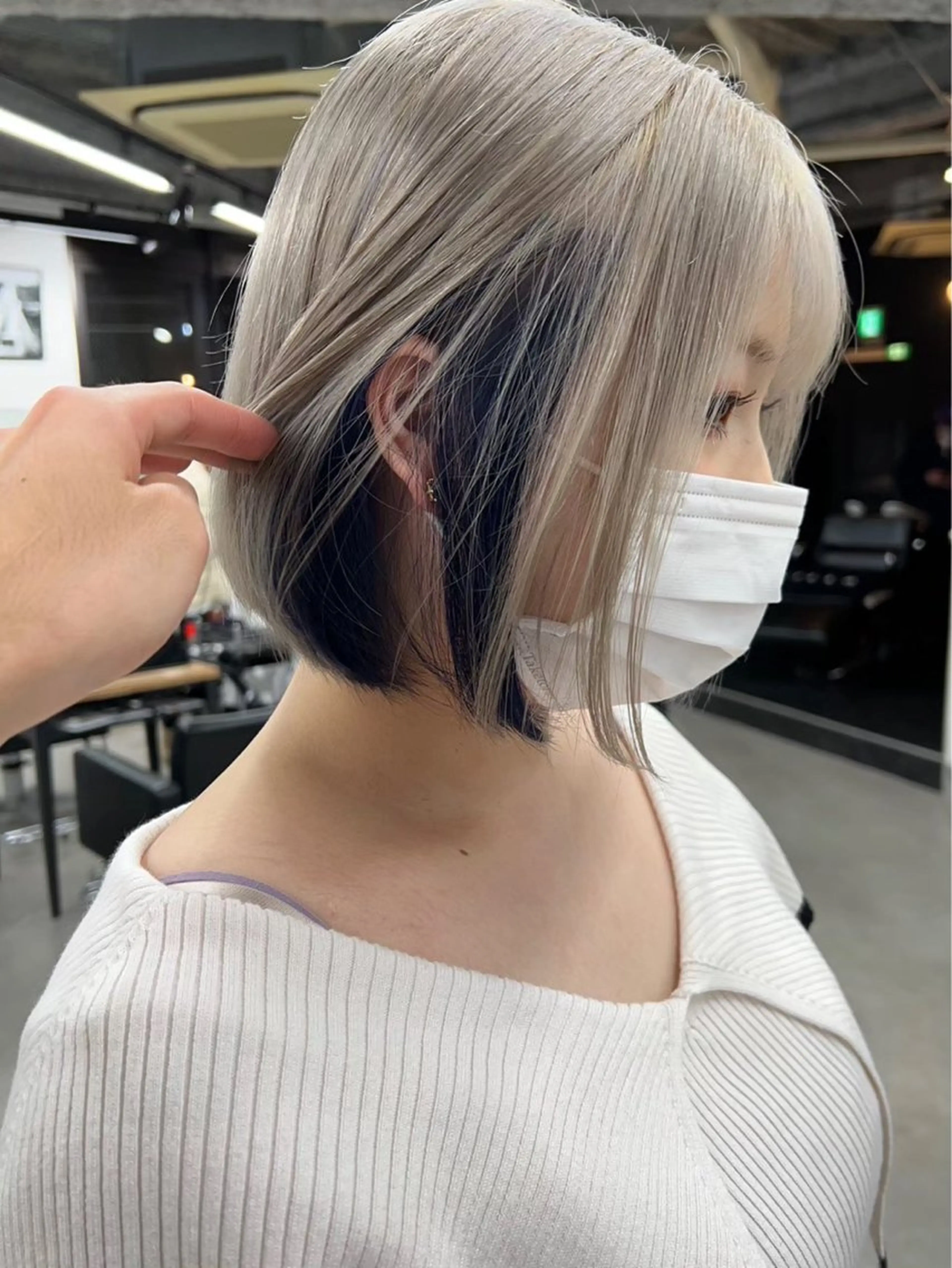 ショート カラー ベージュカラー 黒髪 ブルーカラー ブルーブラック ホワイトベージュ カット ヘアカラー トリートメント ヘアセット RYOSUKE ハイトーンのヘアスタイル