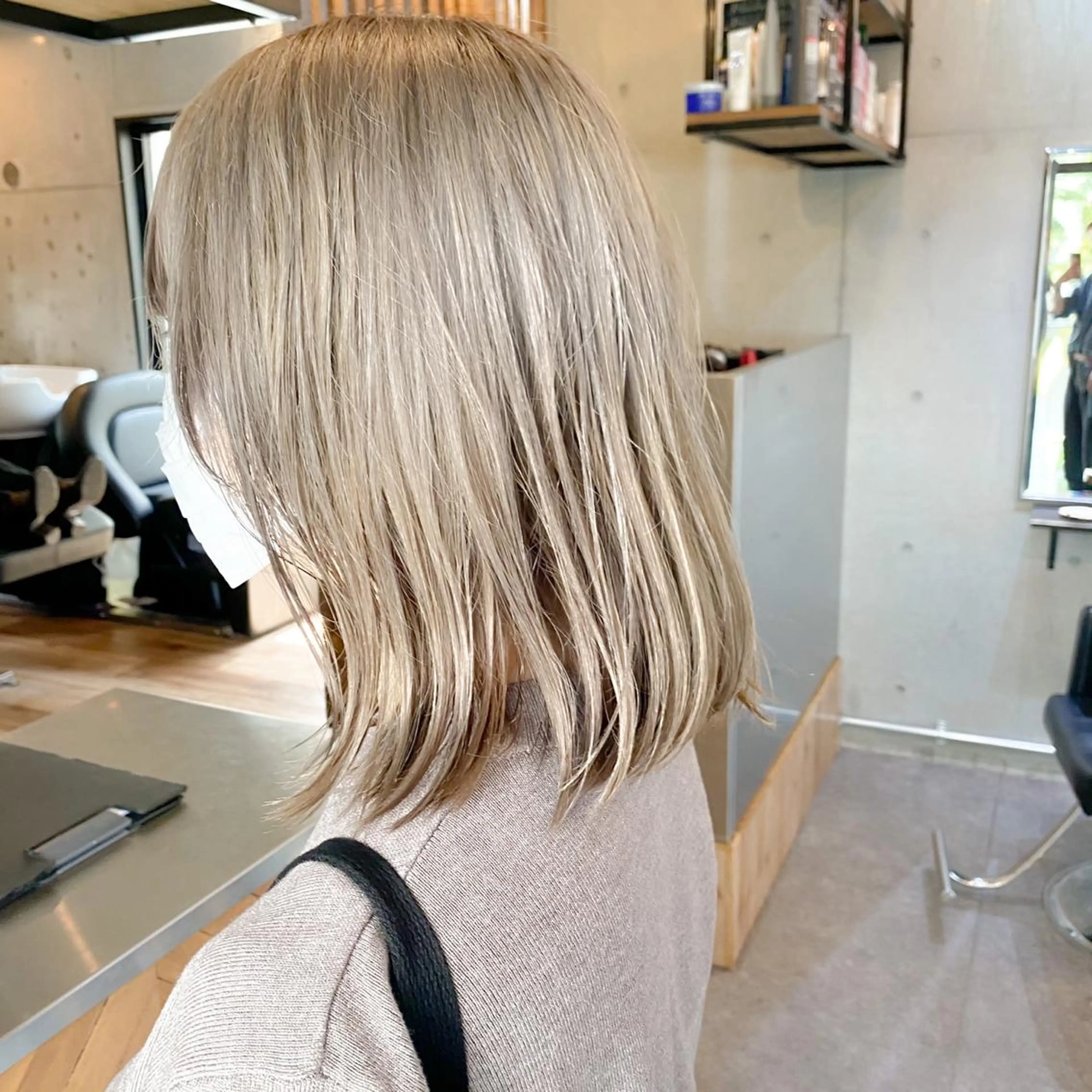 ミディアム カラー 艶髪ブリーチ 永井竜也のヘアスタイル