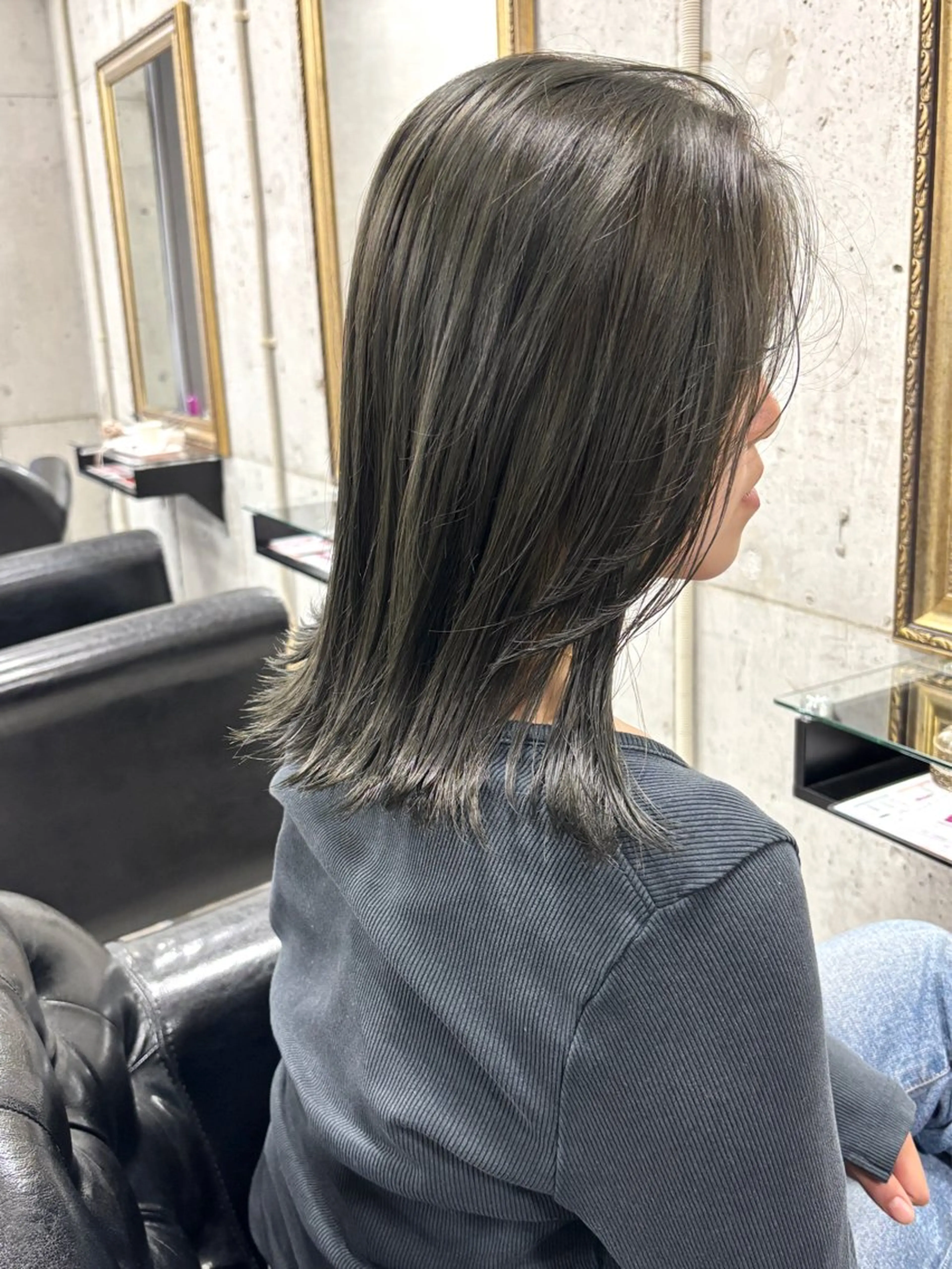 ミディアム カラー ブリーチ ダブルカラー グレージュ ブリーチなしカラー オリーブグレージュ カット ヘアカラー トリートメント 🌼デザインカット✨ アズサ🌼のヘアスタイル