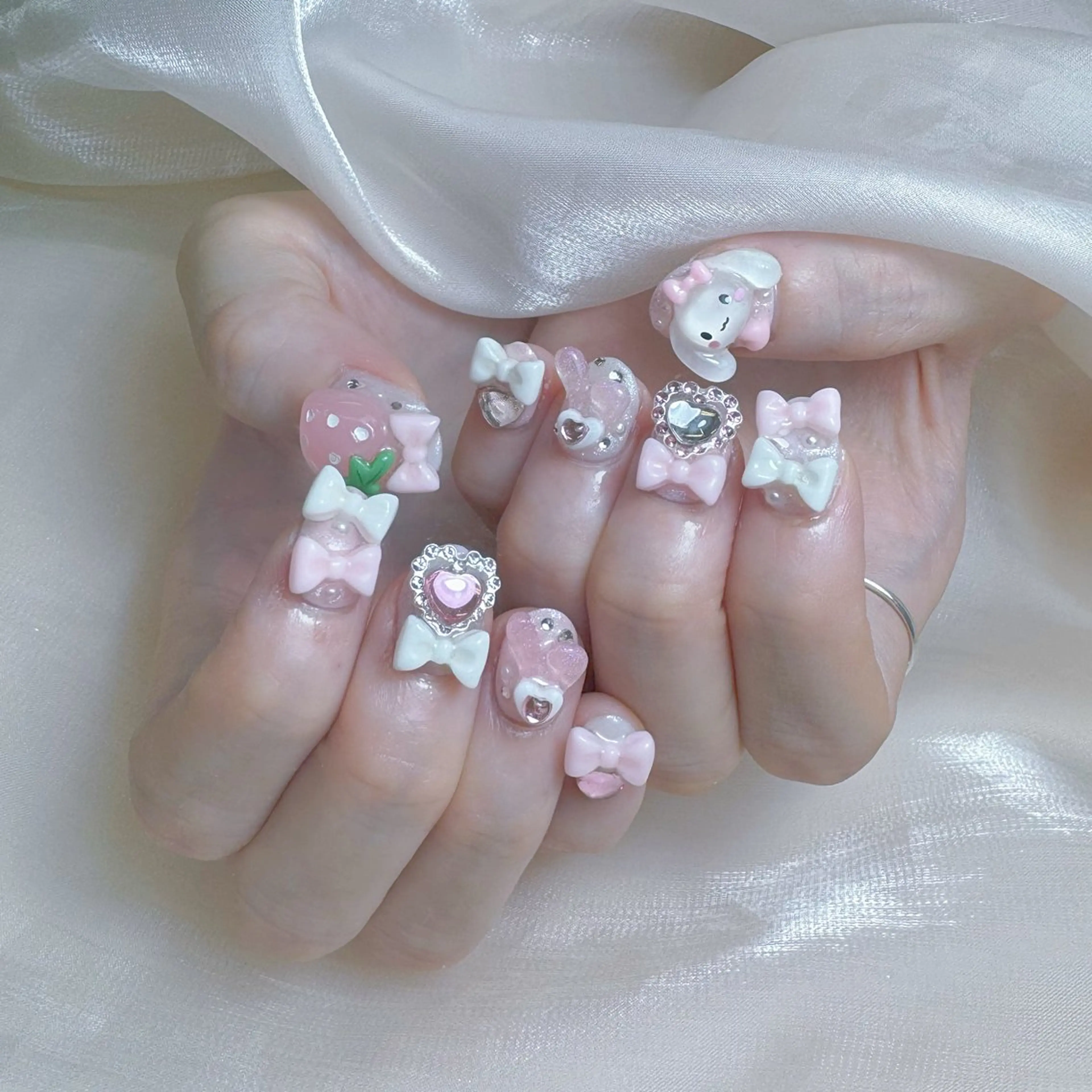 ネイル チークネイル クリアネイル ガーリー キラキラネイル 韓国ネイル ハンドネイル NailPrincess所属・princess スカルプ専門店のネイルデザイン