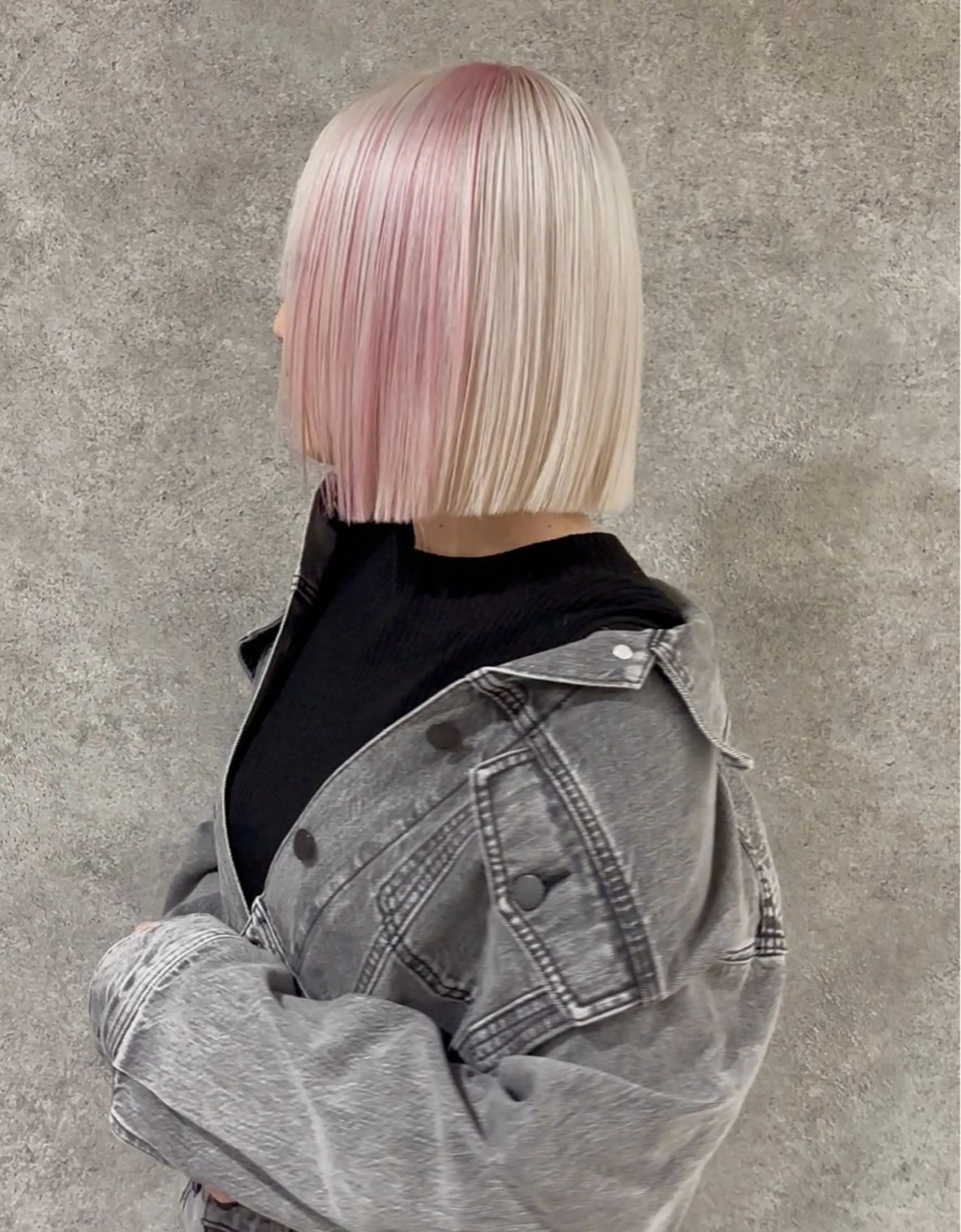 ショート カラー 切りっぱなしボブ ブロンド デザインカラー ハイトーンカラー ピンクカラー カット ヘアカラー トリートメント RURI韓国ボブ 🇰🇷タッセルボブのヘアスタイル