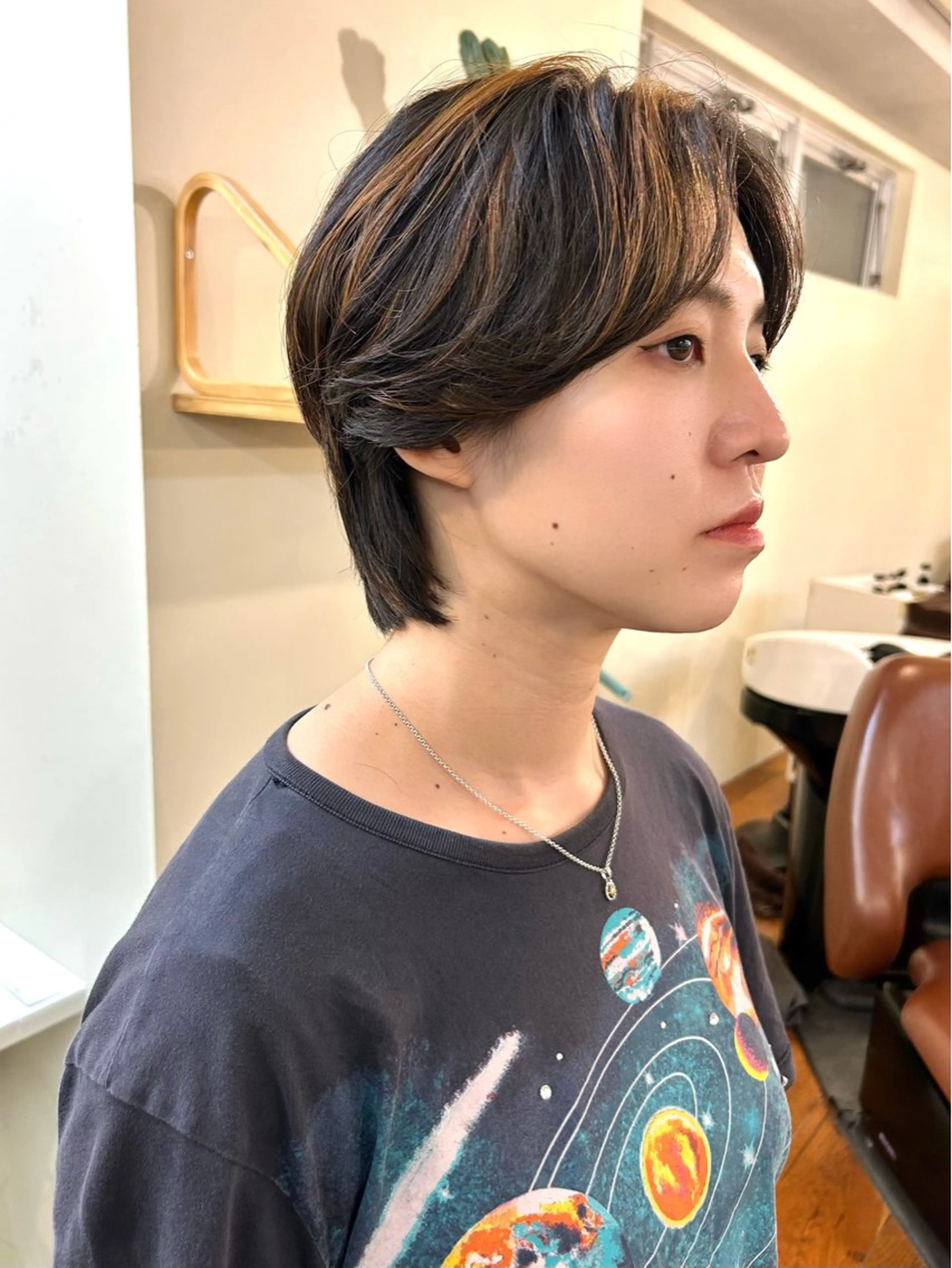 ショート カラー écouter所属・ジェンダーレスカット ハイトーン/カイセイのヘアスタイル