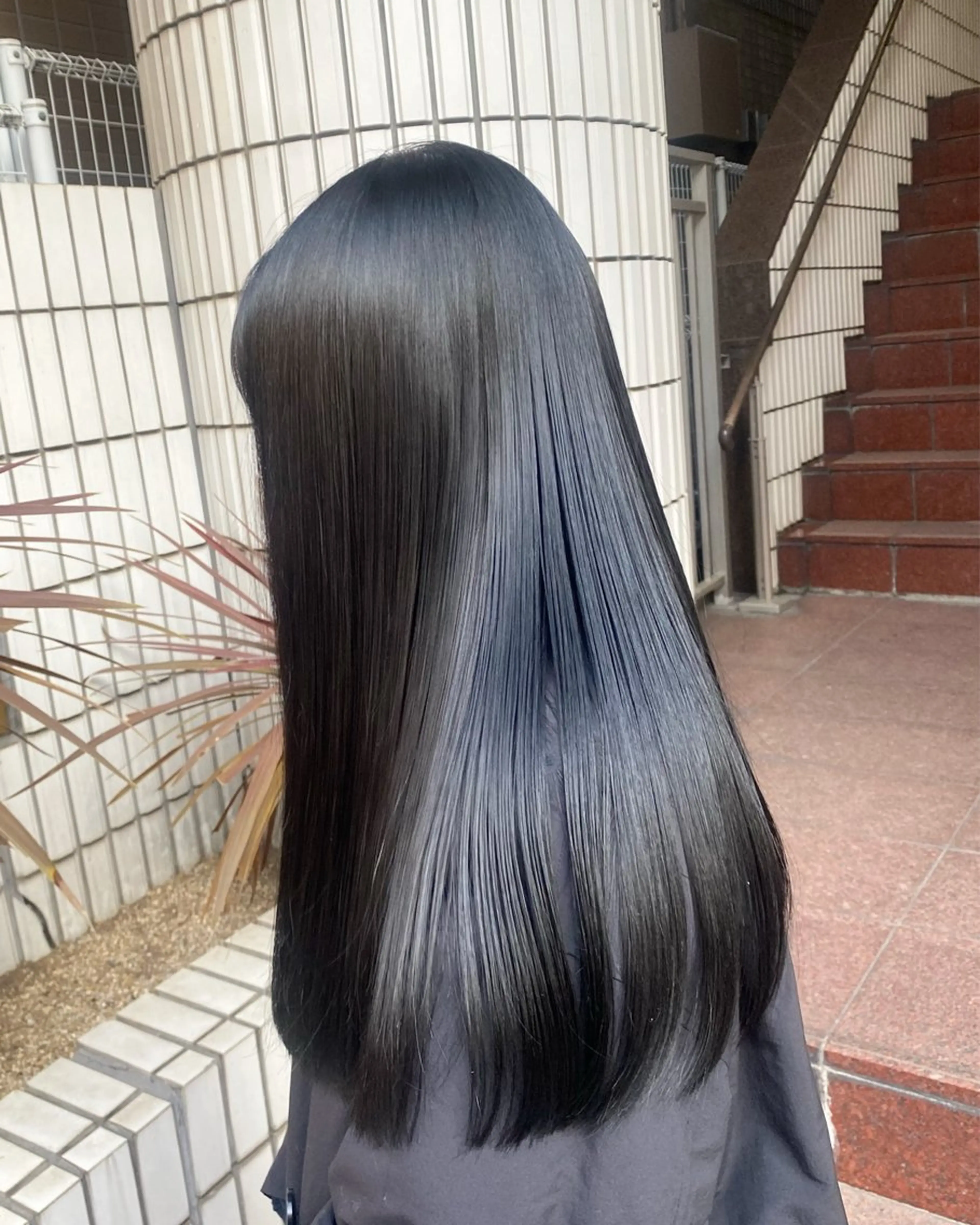ロング カラー 黒髪 ブリーチ ブルーカラー ブルーブラック ブリーチなしカラー カット ヘアカラー トリートメント motel所属・モデルや芸能人も通う ✨マンツーマンサロンのヘアスタイル