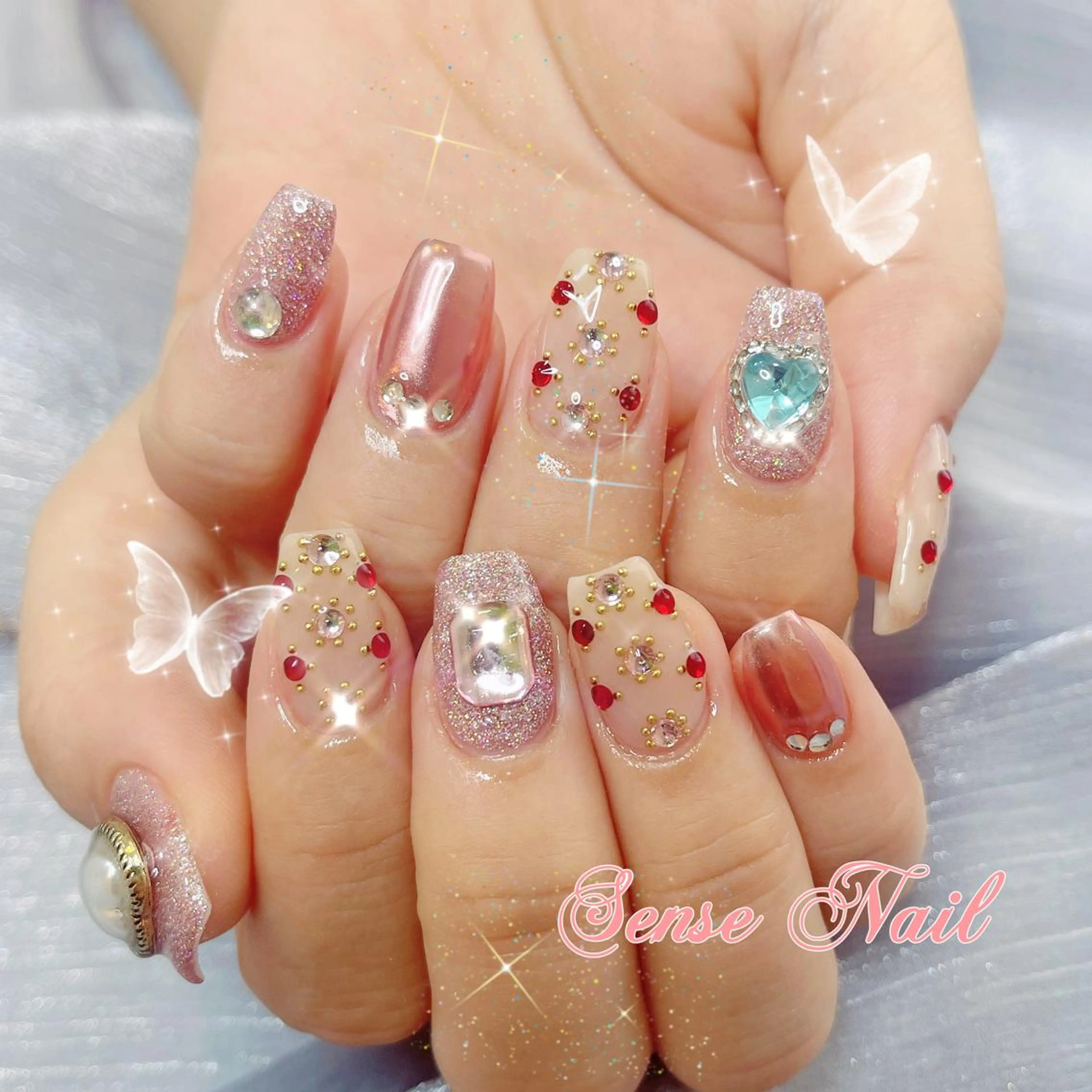 ネイル ハンドネイル ハンドケア Queenie 🦋のネイルデザイン