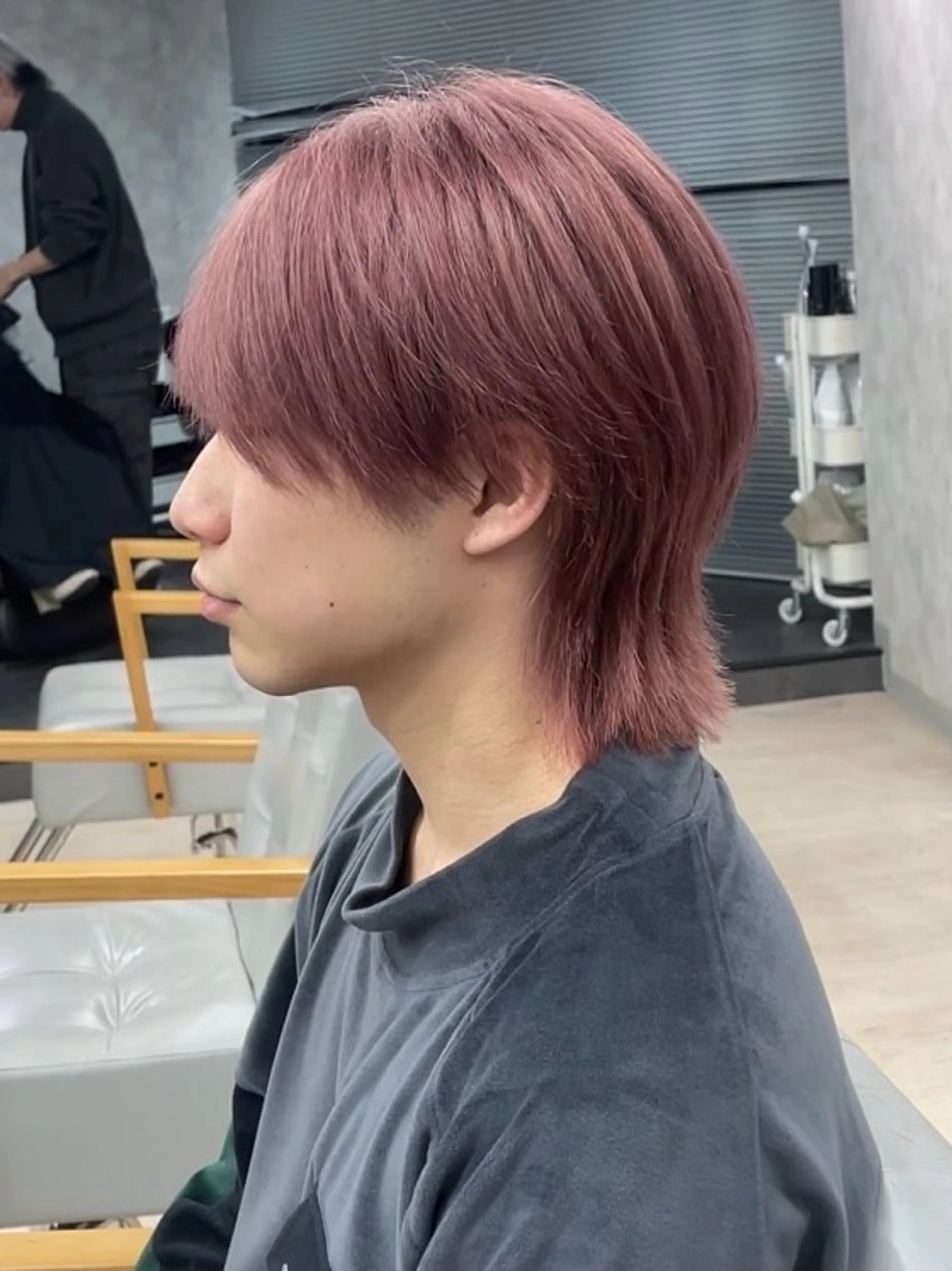 カラー メンズ ヘアカラー トリートメント メンズハイトーン 北斗💍レイヤーのヘアスタイル