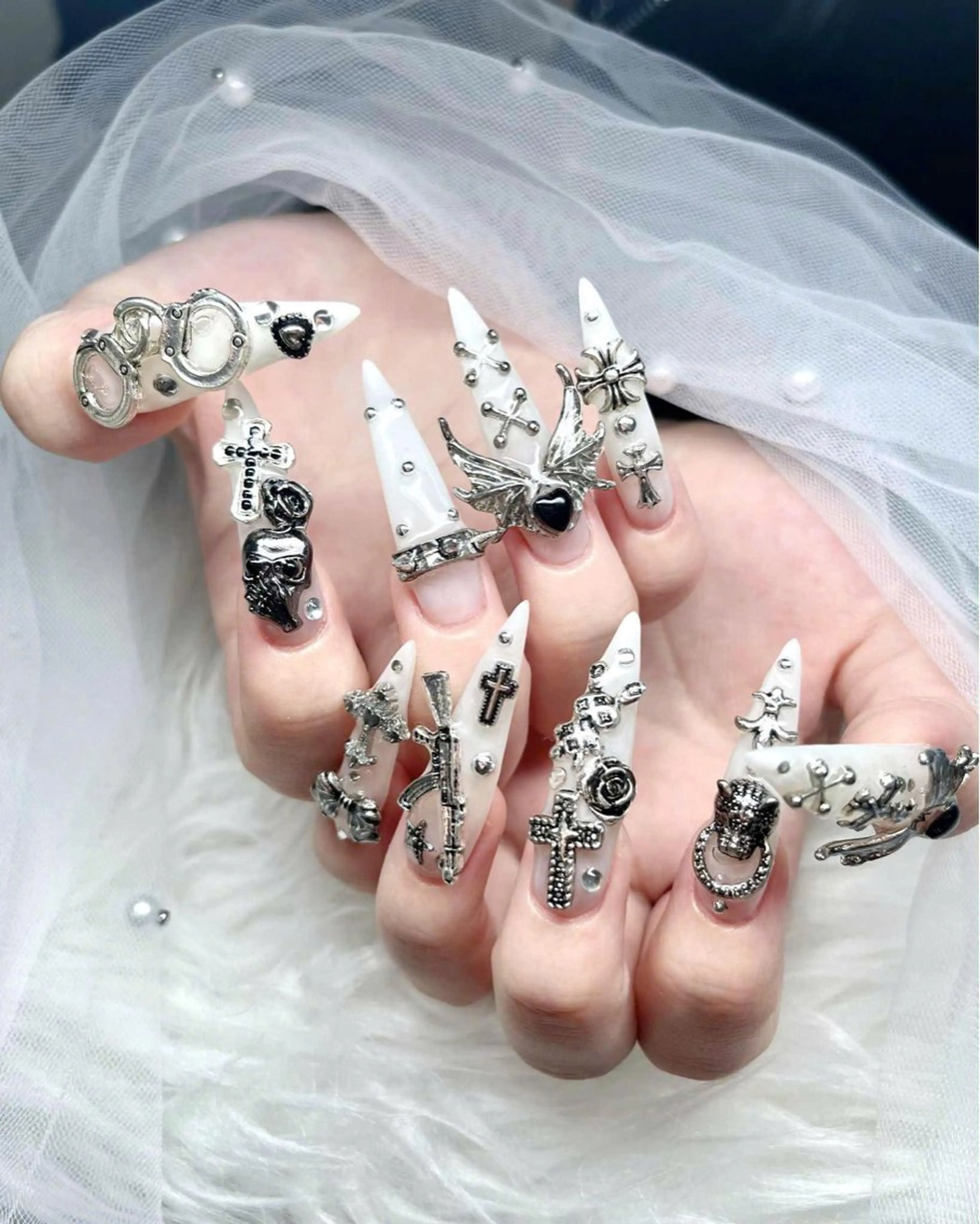 ネイル オーロラネイル フレンチネイル ジェルネイル ハロウィン キラキラネイル ハンドネイル H.baby Nail Salonのネイルデザイン