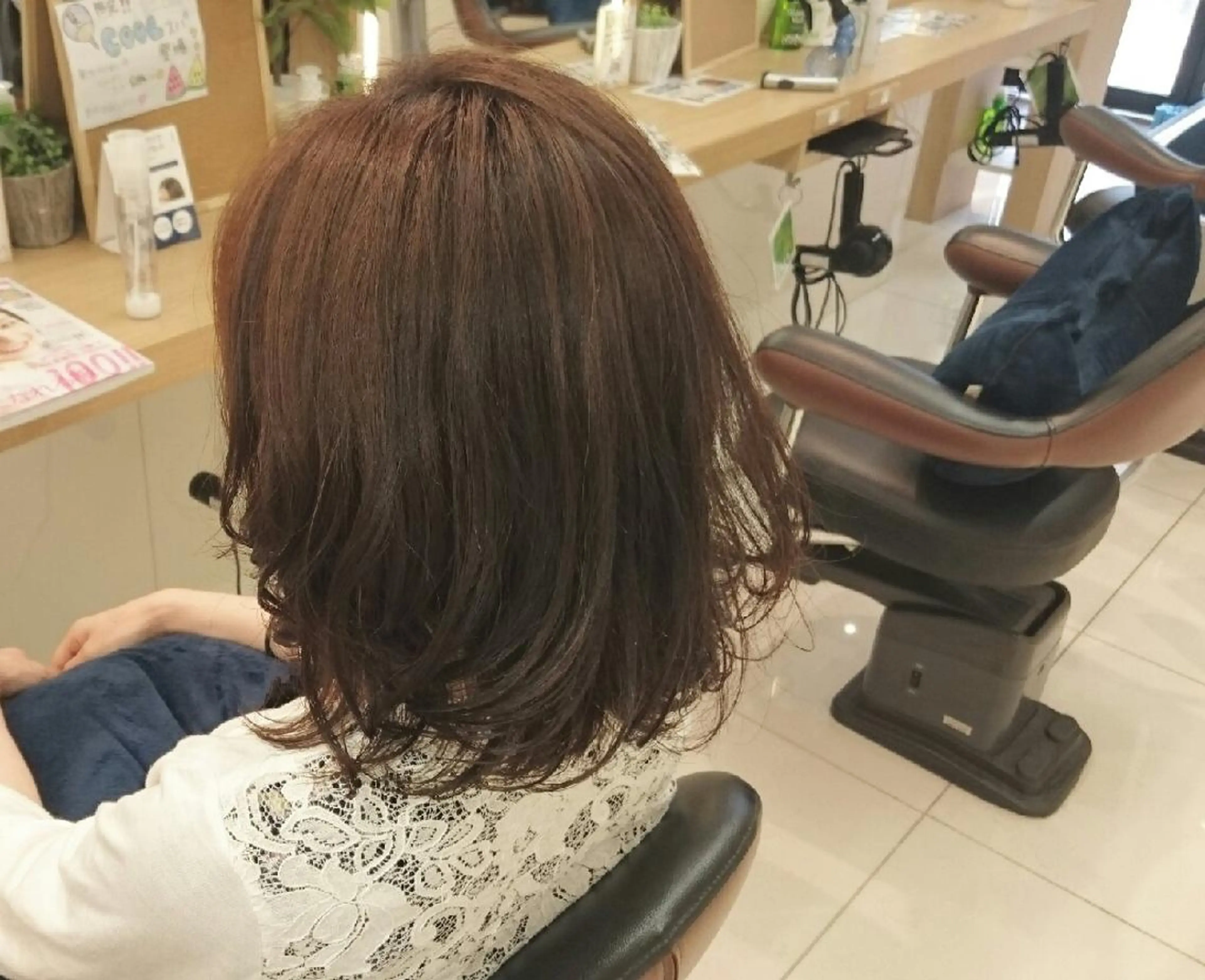 ミディアム カラー イルミナカラー 透明感ハイライト◎ 伊藤夏海のヘアスタイル