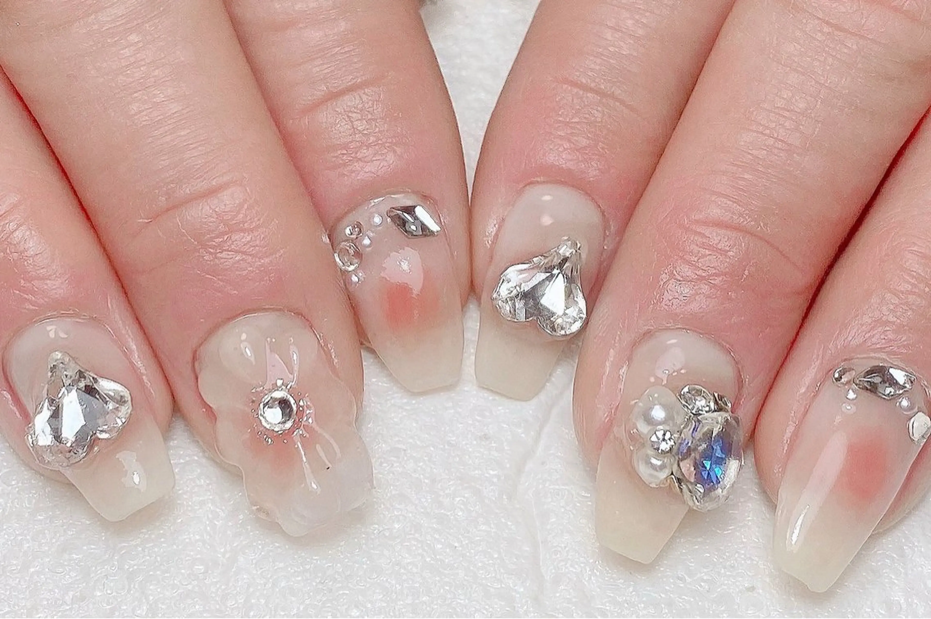 ネイル チークネイル 長さ出し フラワーネイル ハート 持ち込み ハンドネイル Nail Salon K 🧸美爪育成のネイルデザイン