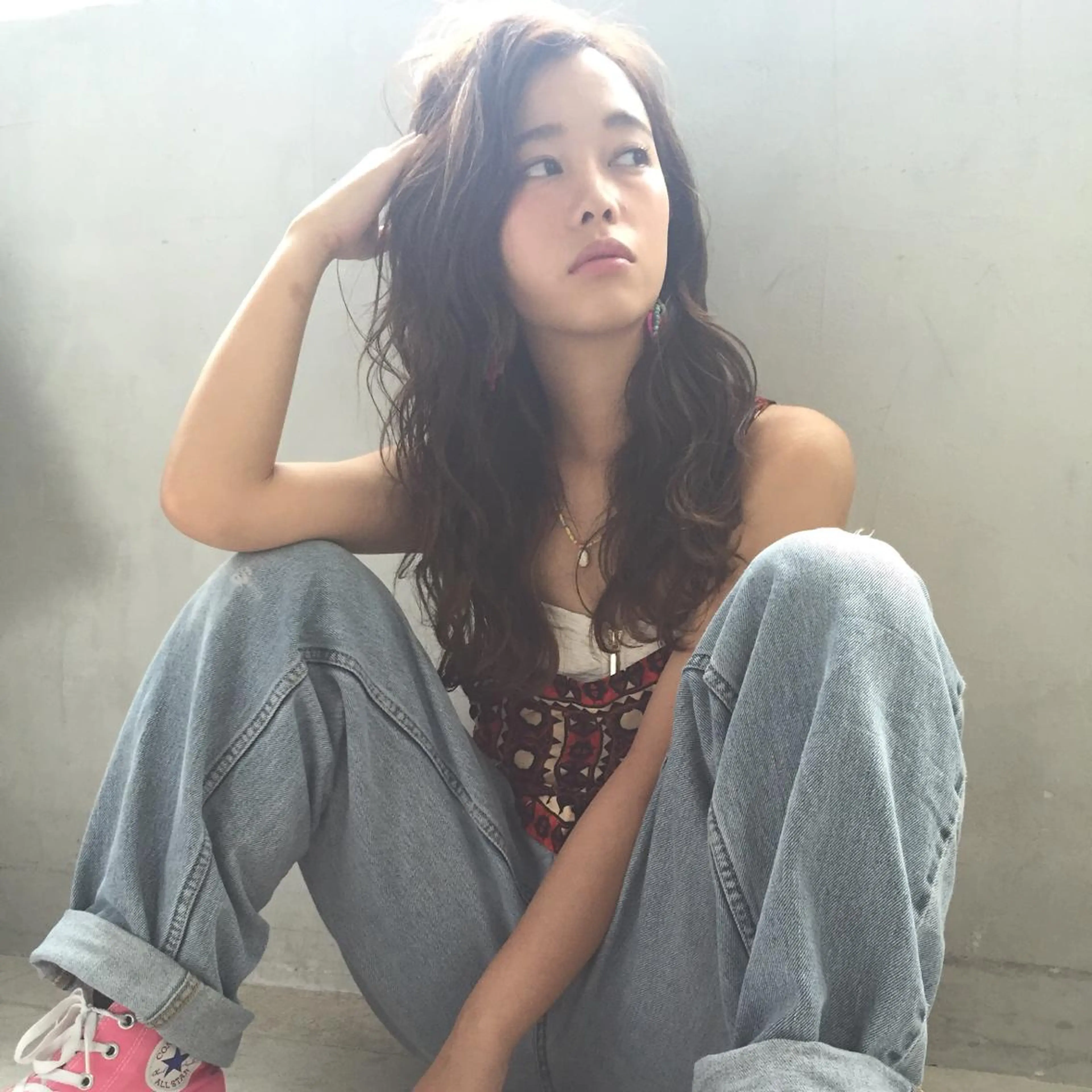 セミロング TOMOYAレイヤー ブリーチ縮毛矯正のヘアスタイル