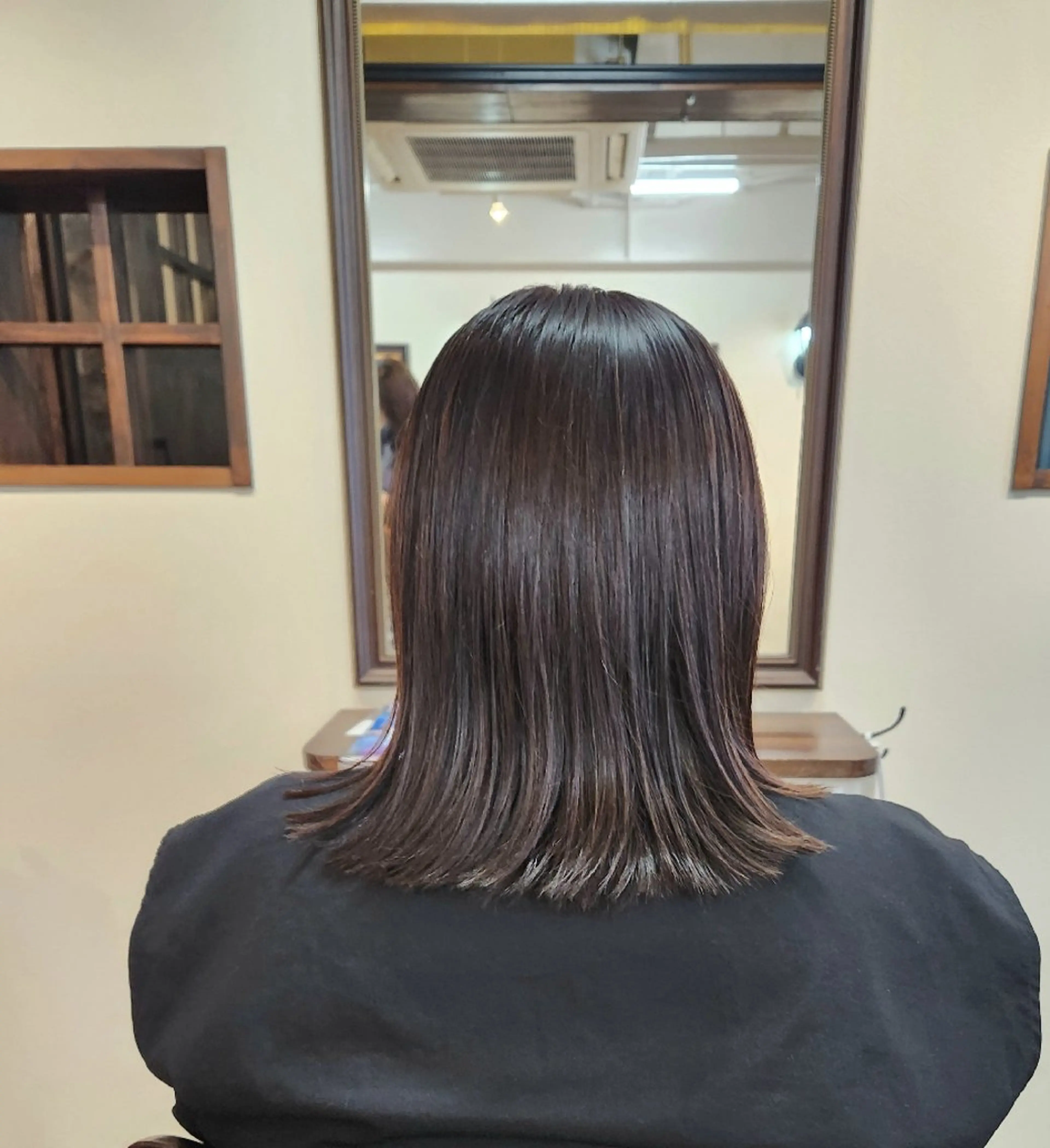 セミロング 外ハネヘア カット ヘアカラー トリートメント 龍 悠紀のヘアスタイル