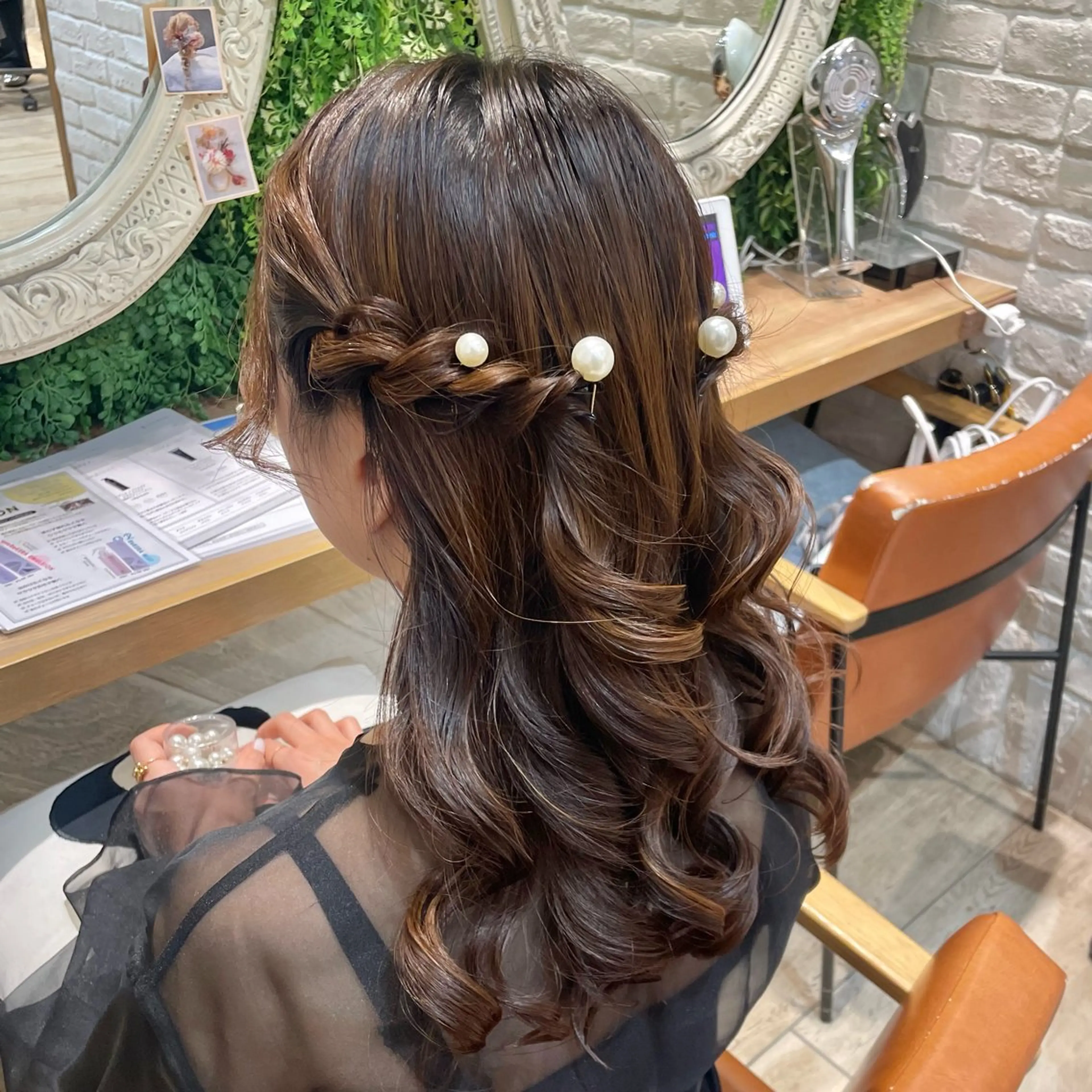 セミロング ヘアアレンジ 結婚式・ブライダル ヘアセット 横浜パーマ🌐 暖色カラー🍒もえかのヘアスタイル