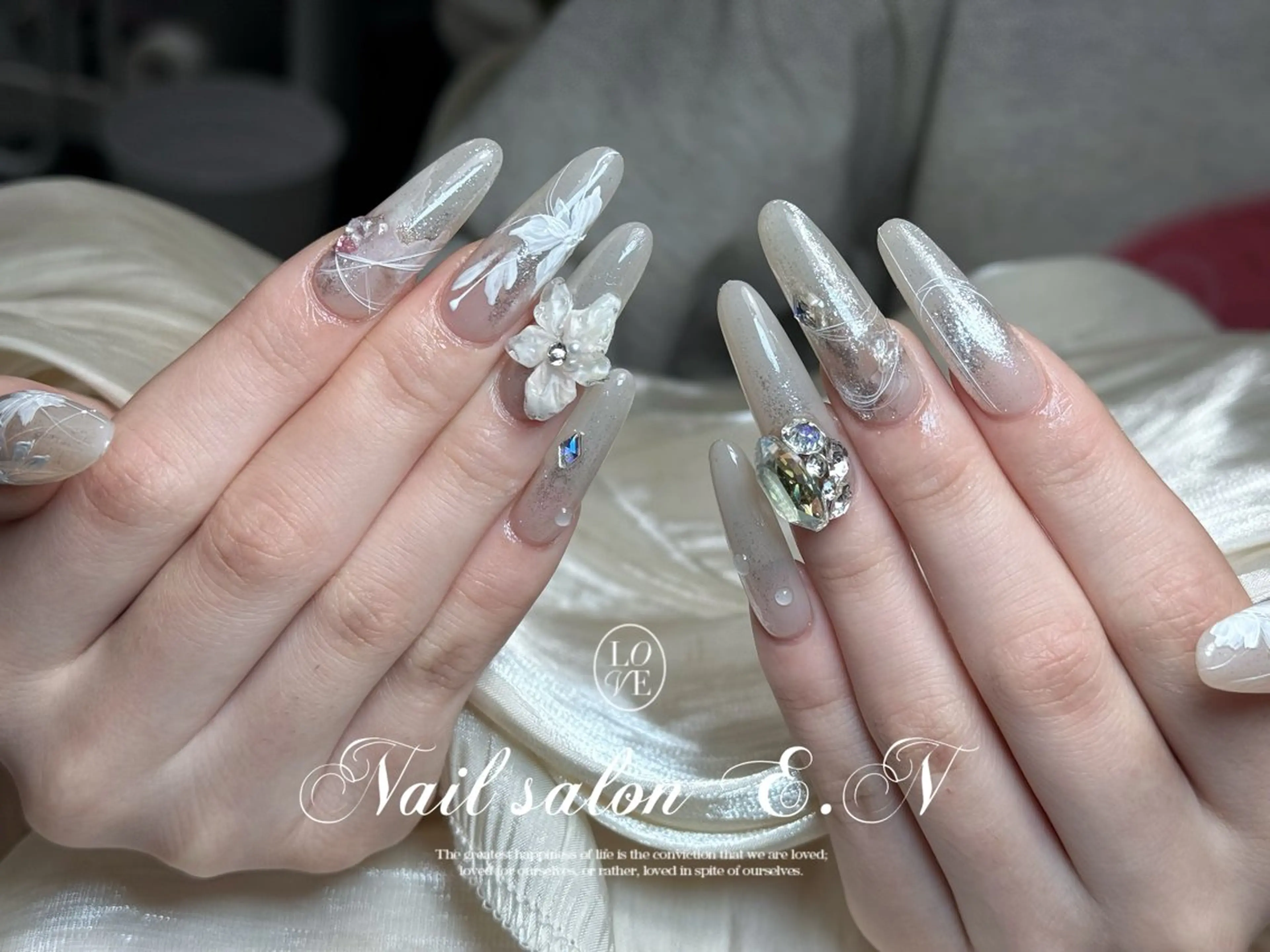 ネイル アートネイル オーロラネイル ガーリー キラキラネイル 韓国ネイル E.N🦋 長さ出し/持ち込みのネイルデザイン