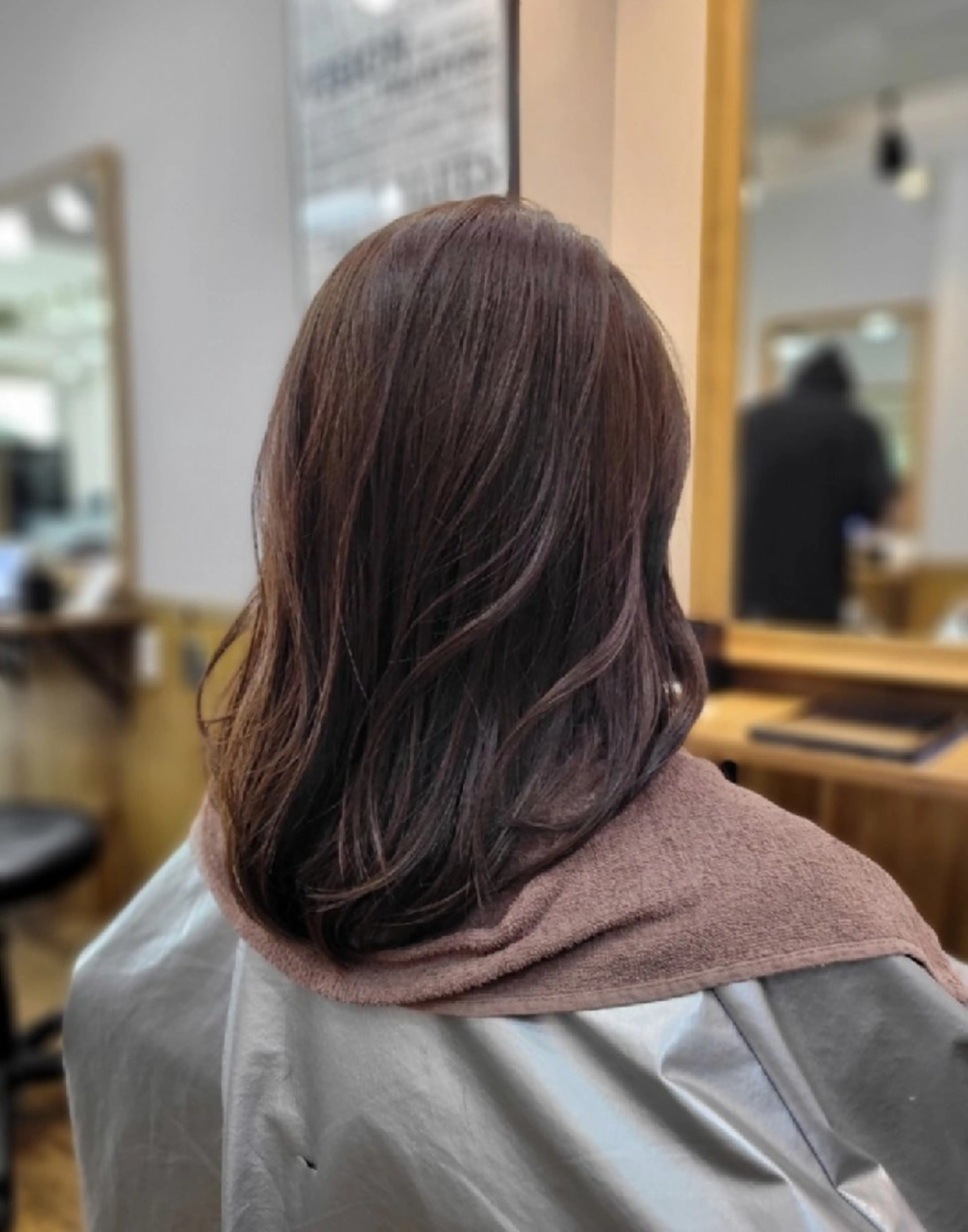 セミロング カラー Agu hair flower所属・E RIのヘアスタイル