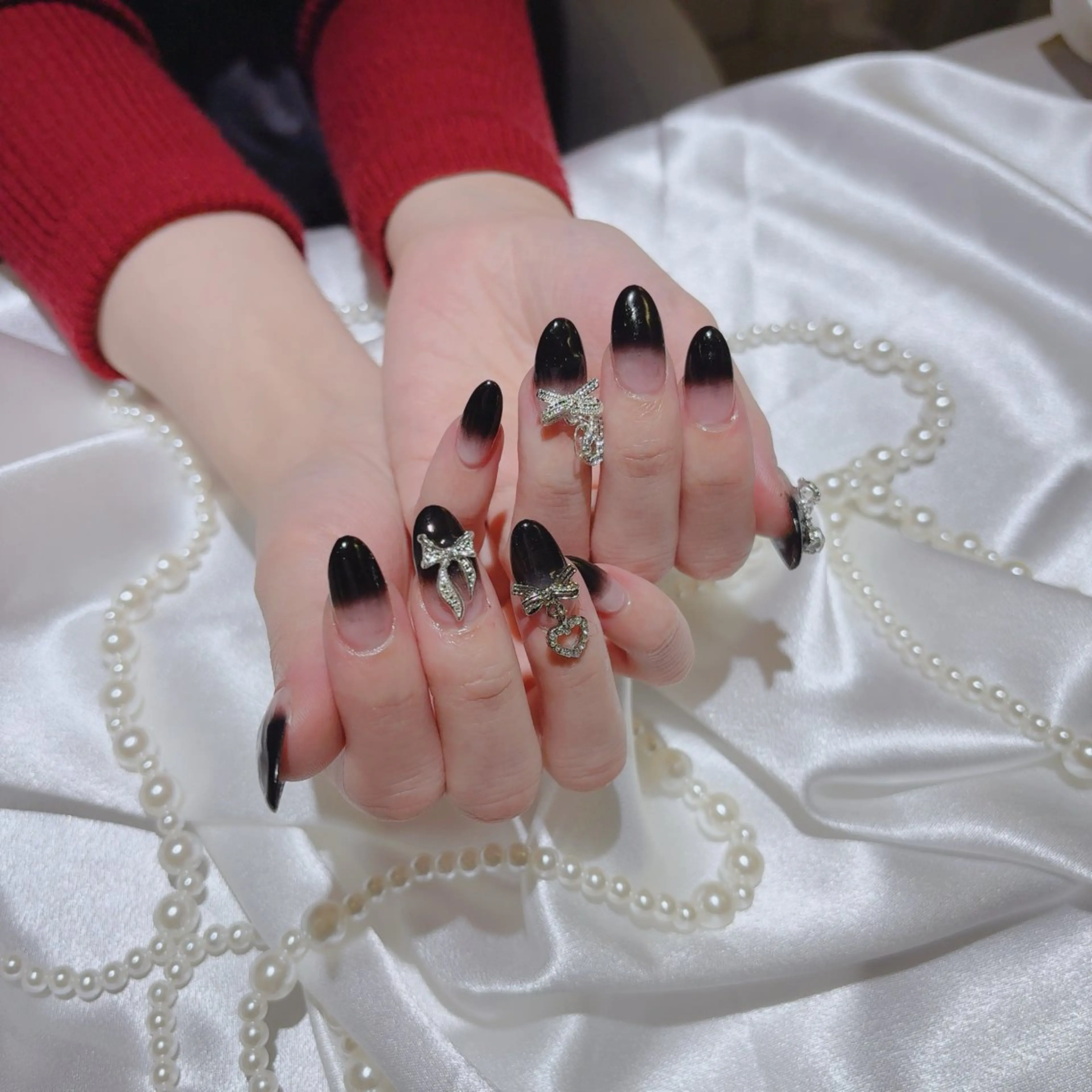 ネイル グラデーション ラメ(グリッター) リボン シンプルネイル ストーンネイル ハンドネイル ブリオン大濠本店💟 𝕄𝕚𝕂𝔸のネイルデザイン