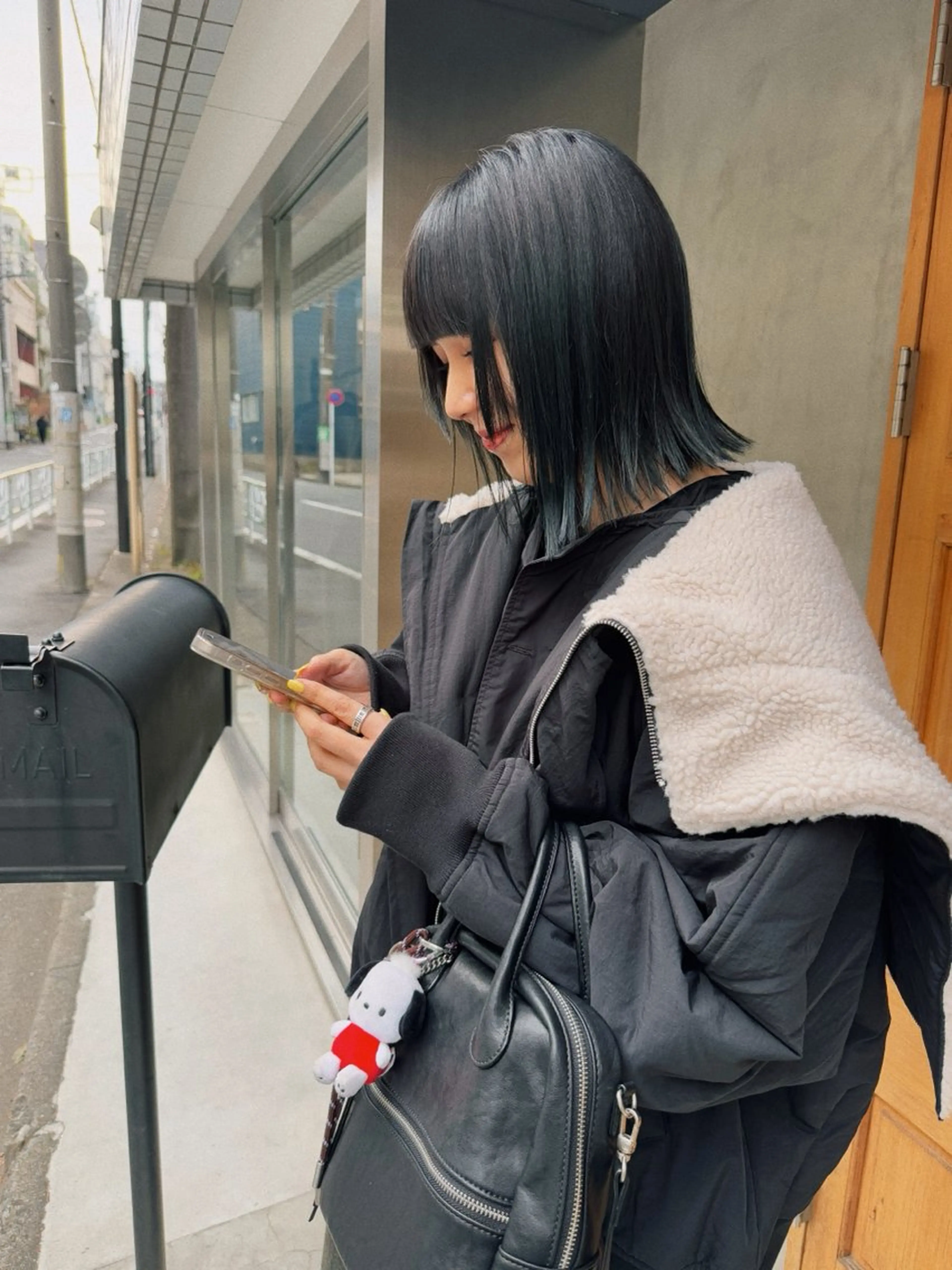 ミディアム カラー ヘアアレンジ ブリーチ ブルーカラー ネイビーカラー カット ヘアカラー トリートメント ヘアセット stand所属・ニュアンスヘア🌔 nanakoのヘアスタイル