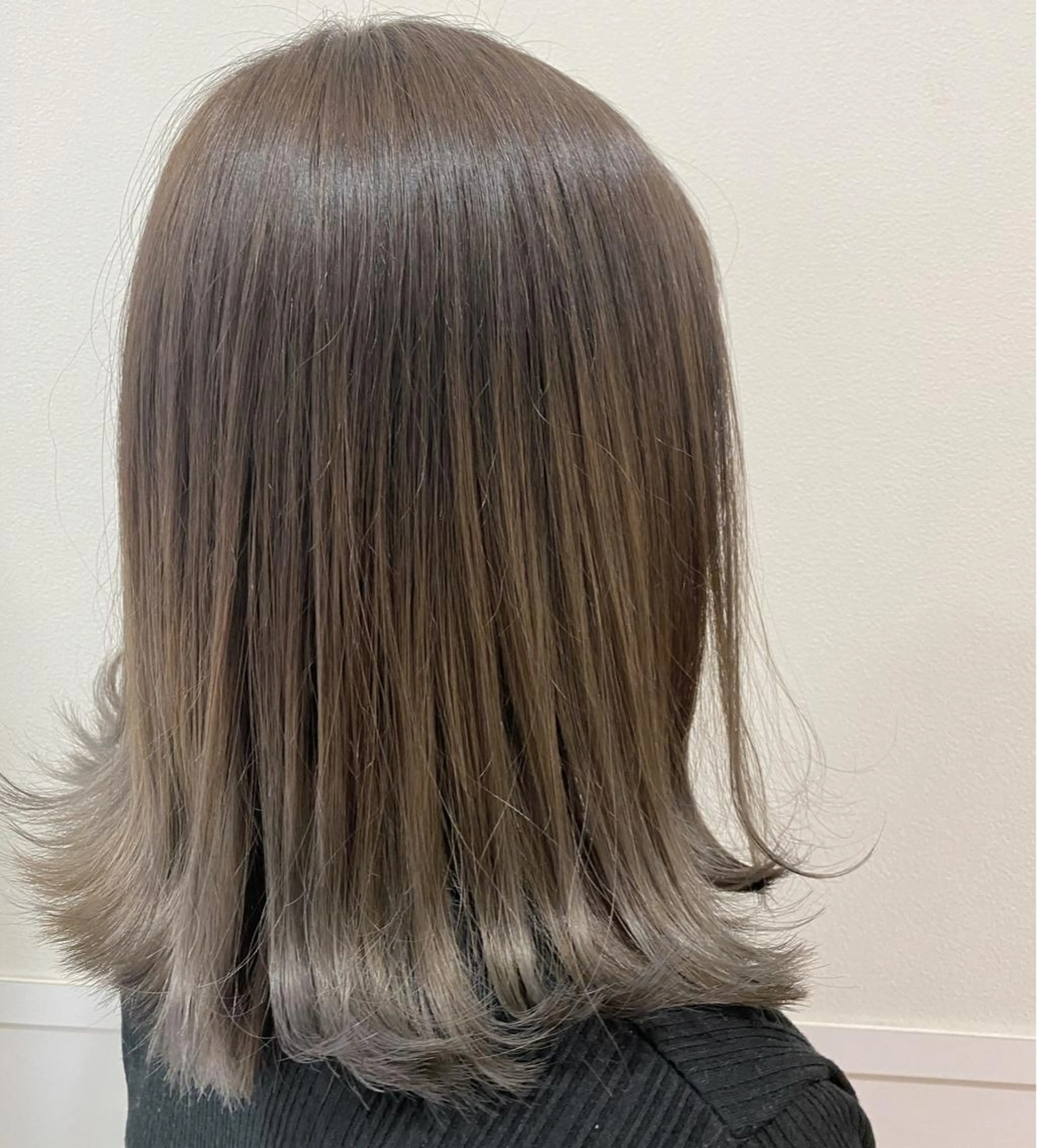 ミディアム カラー カット ヘアカラー トリートメント シールエクステ✨️韓 国羽エクステ🪽和希のヘアスタイル