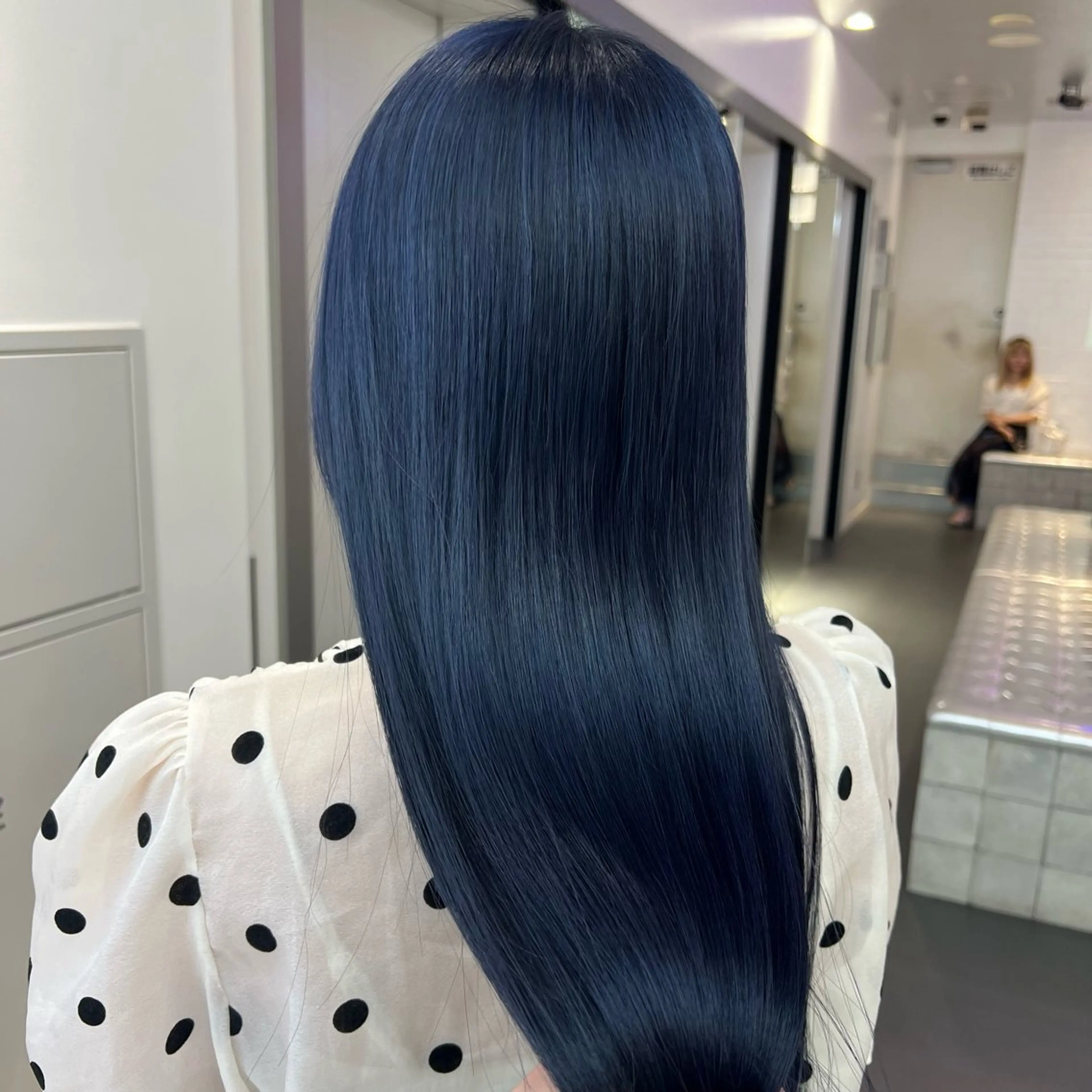 カラー 黒髪 ブリーチ ブルーカラー ブルーブラック ネイビーカラー ヘアカラー トリートメント 🌼動き×透明感🩵 ハイトーン/ナナのヘアスタイル