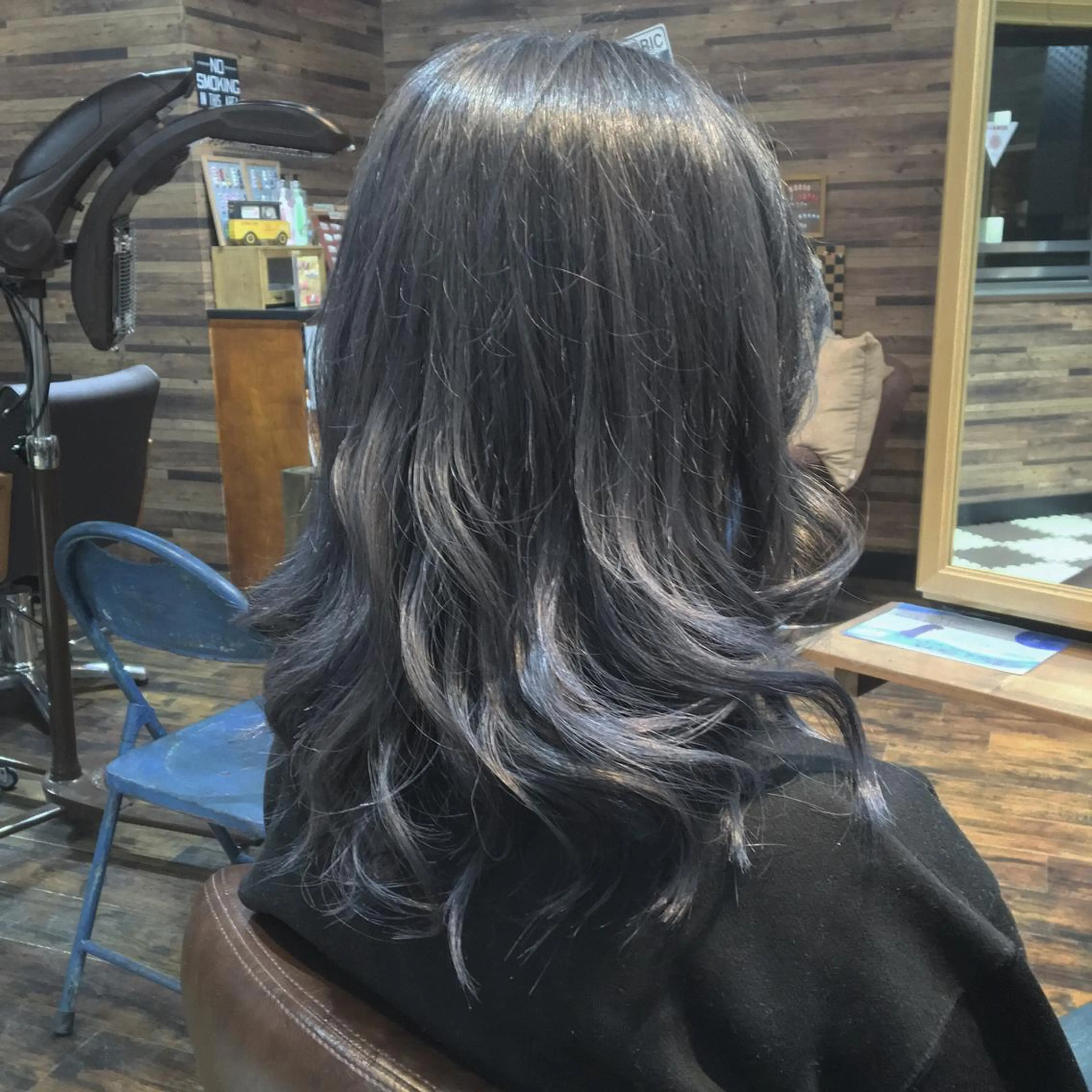 セミロング カラー アッシュ ハイライトカラー ハイライト MITSU ✂️のヘアスタイル
