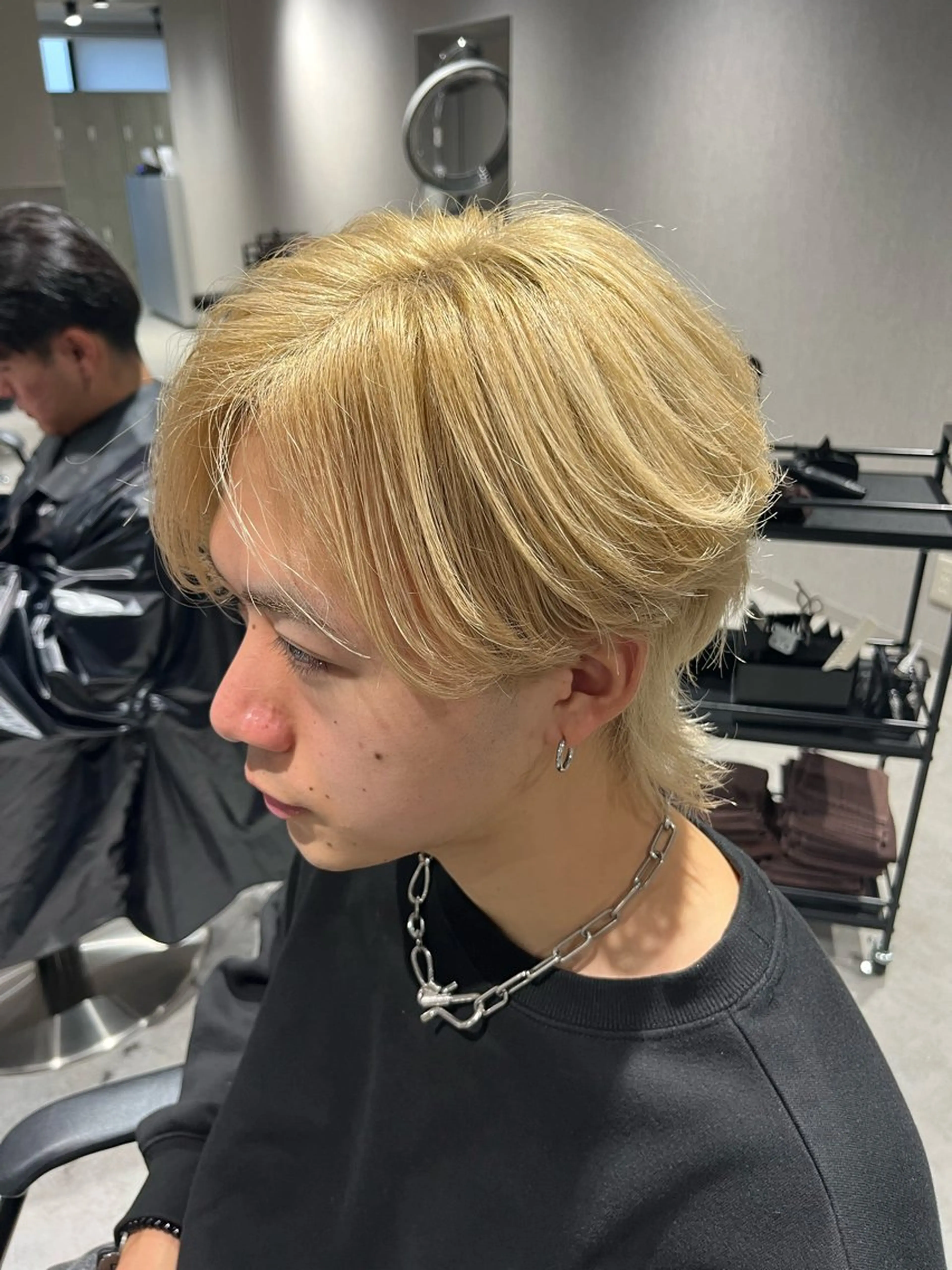 ショート カラー メンズ センターパート メンズウルフカット ベージュカラー ブロンド ブロンドベージュ カット ヘアカラー トリートメント メンズ縮毛矯正🦊ハ イトーン　RYOKAのヘアスタイル