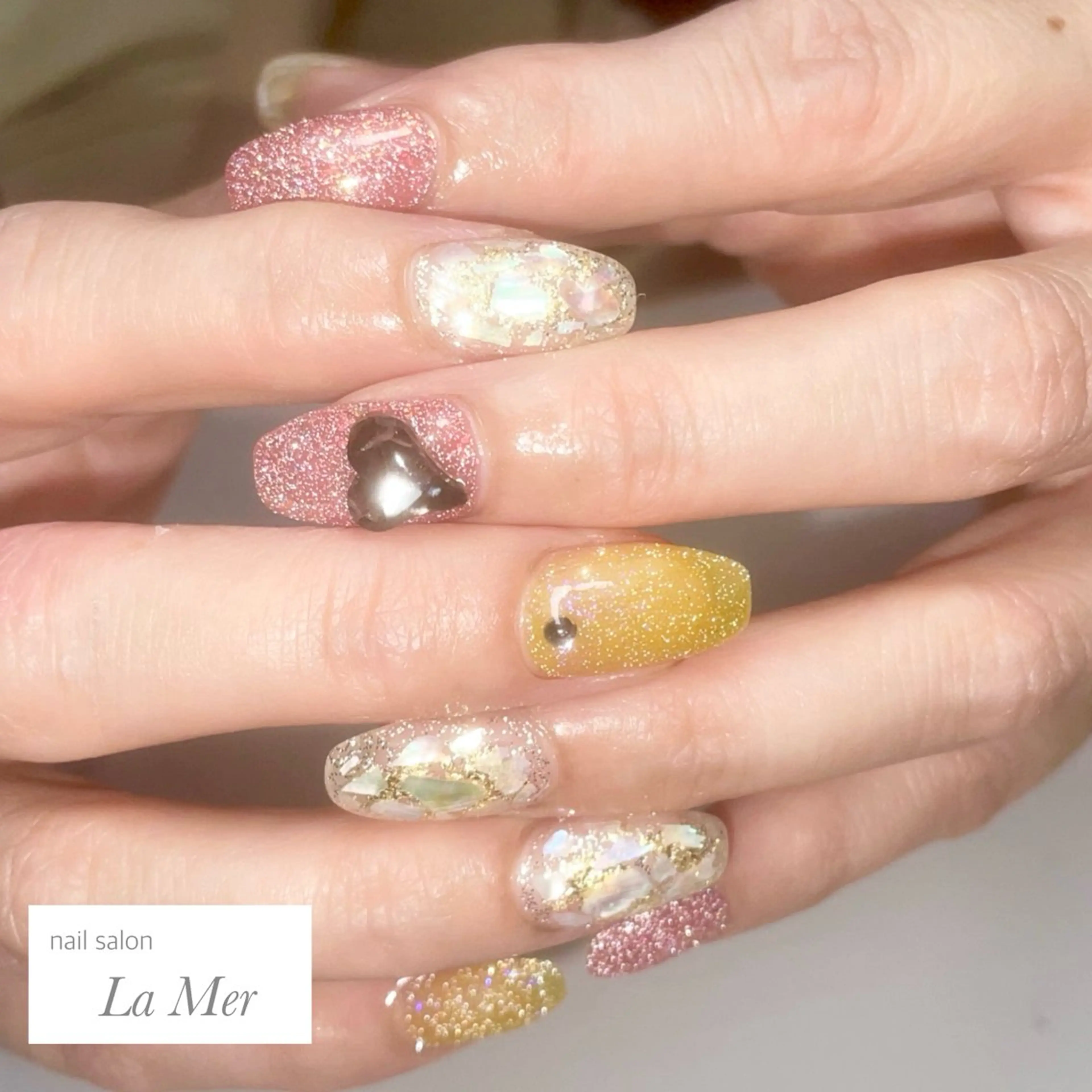 ネイル フラッシュネイル ハート ピンク スクエアネイル 夏ネイル ハンドネイル nailsalon La Merのネイルデザイン