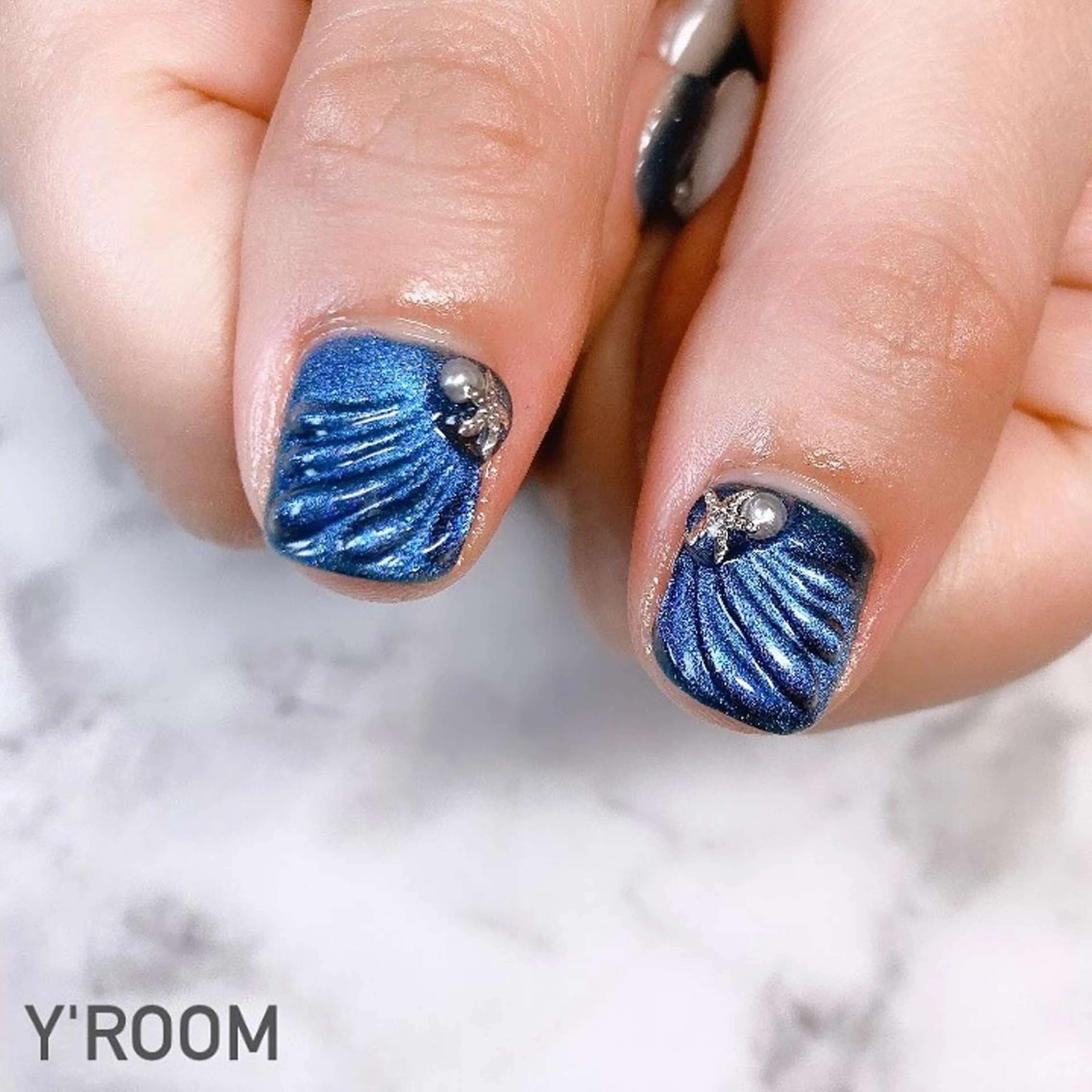 ネイル オーロラネイル フラッシュネイル フットネイル ジェルネイル 氷ネイル・うるうるネイル YUKA （ネイリスト）のネイルデザイン
