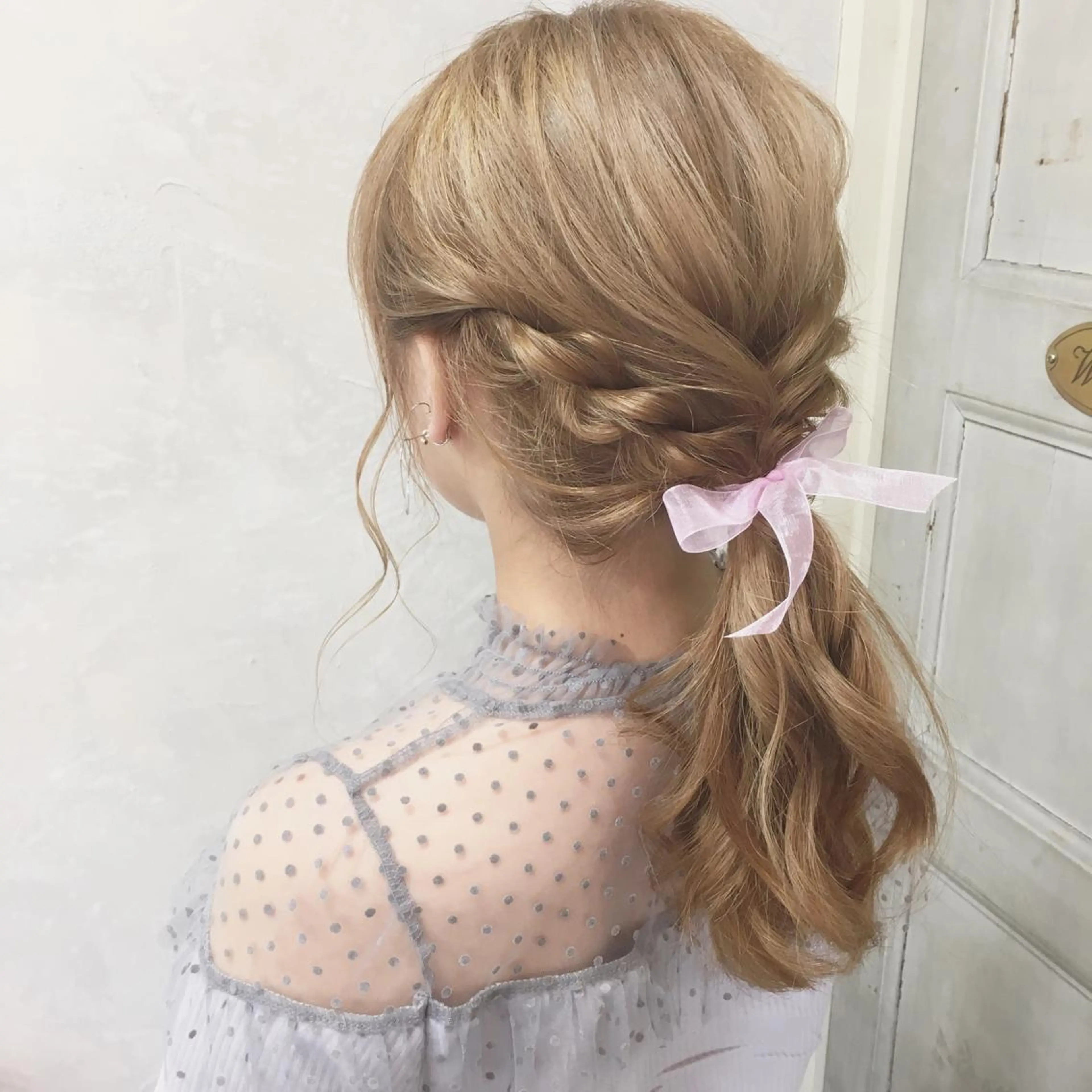 セミロング カラー ヘアアレンジ ハイトーンカラー autre所属・大久保 ひでなりのヘアスタイル