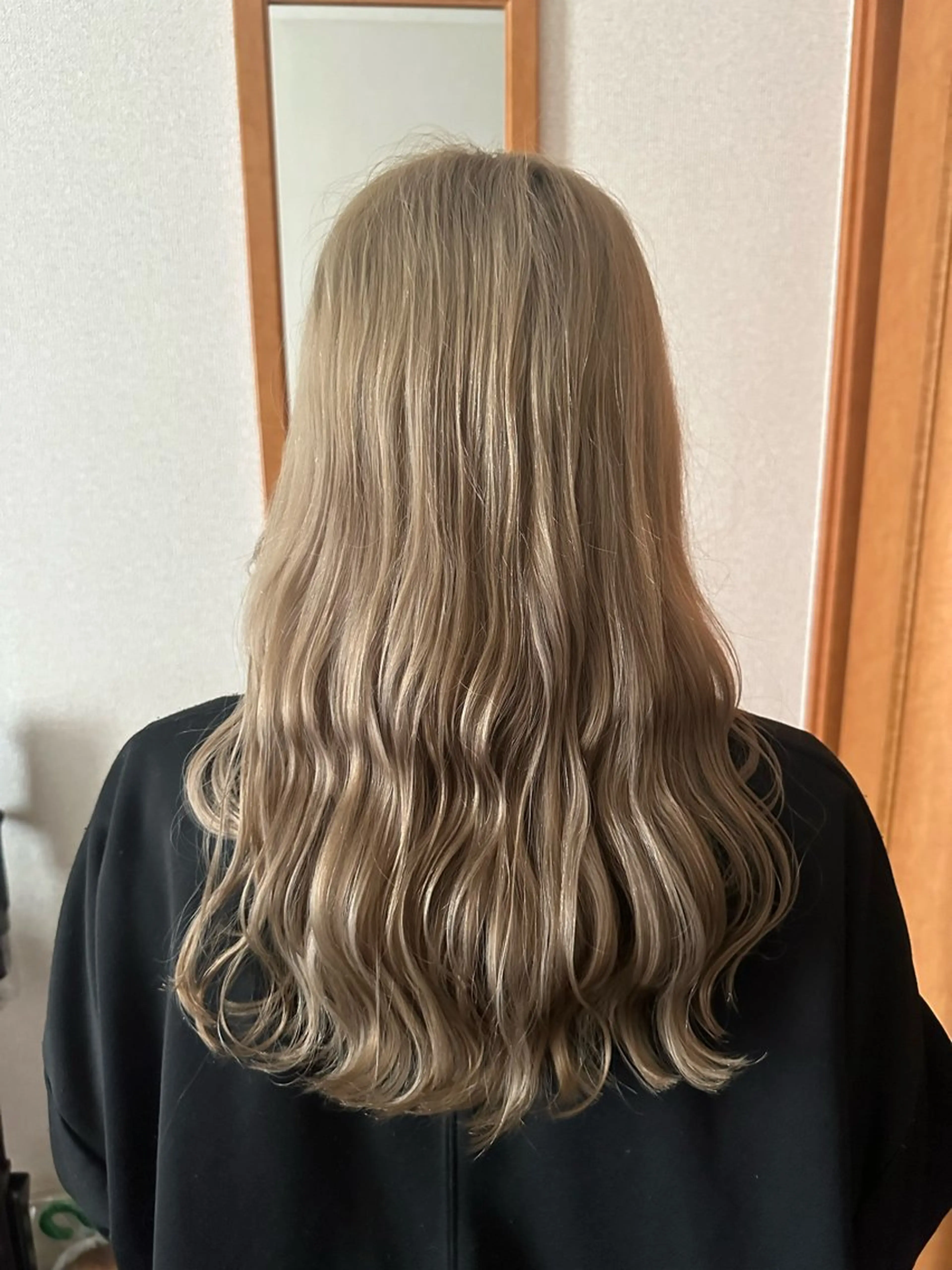 ロング カラー 生尾 虹水のヘアスタイル