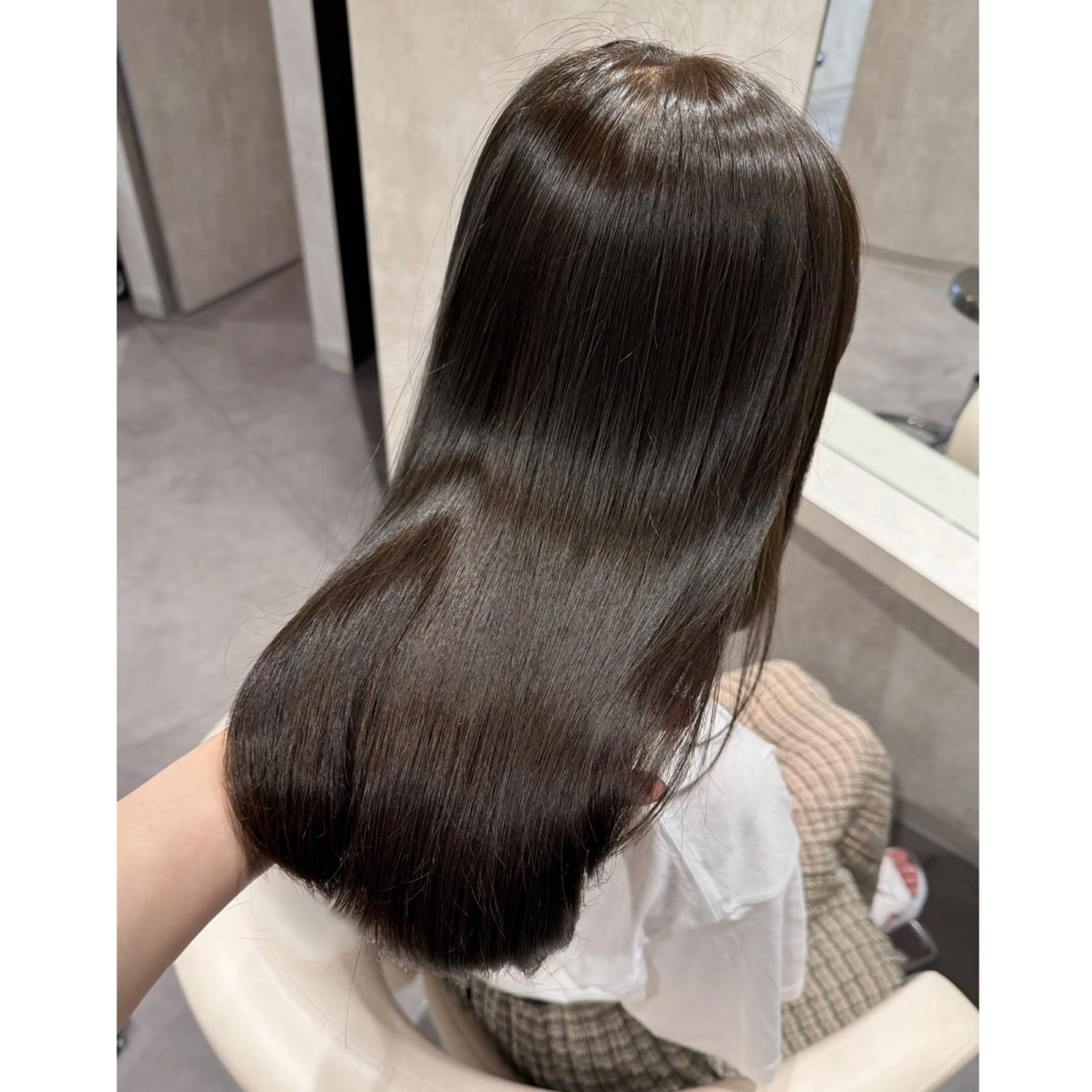 セミロング カラー ブリーチ ヘアカラー LOTTA CUCCI所属・miyu /トレンド カラー×艶髪のヘアスタイル