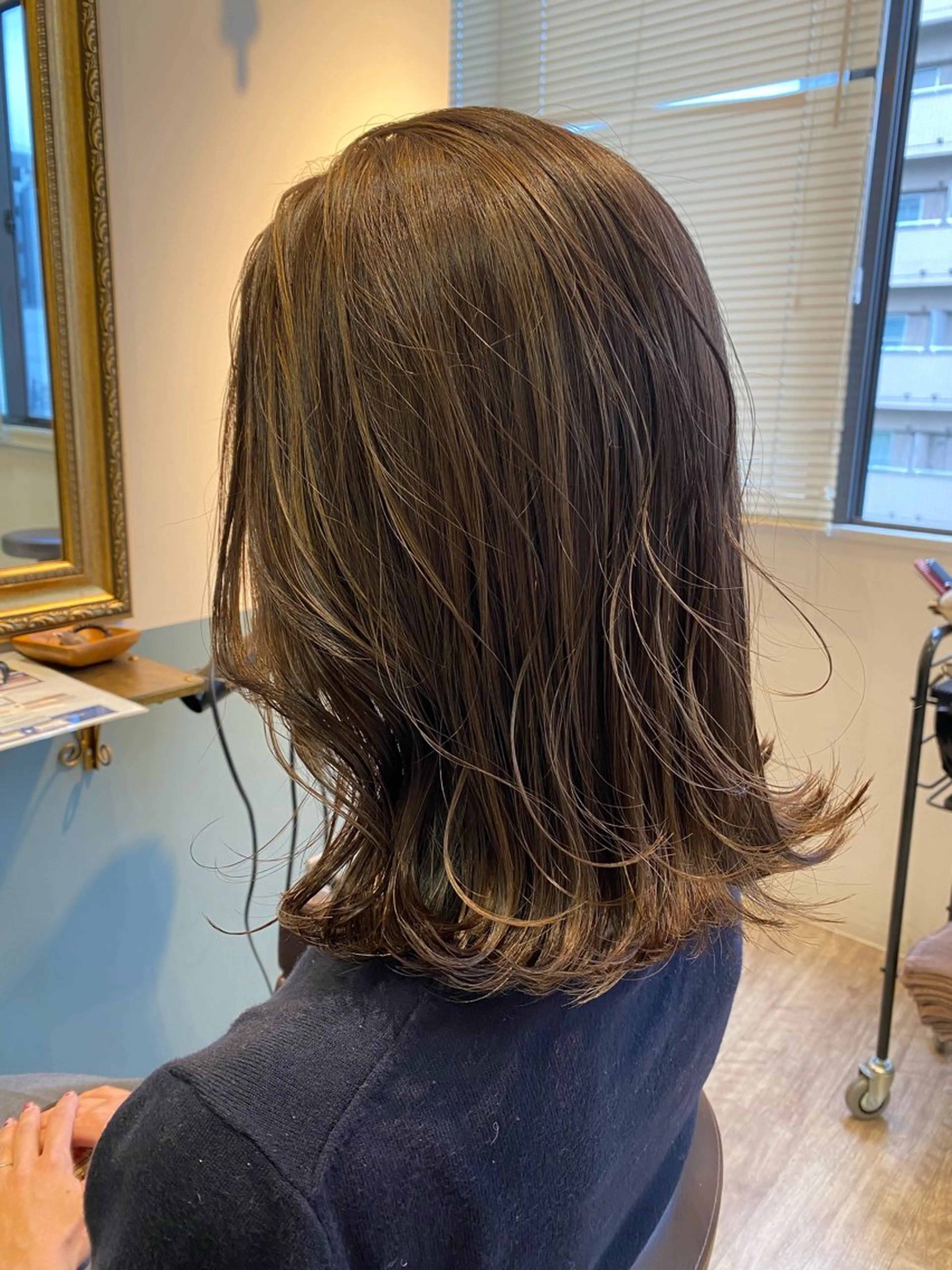 セミロング ハイライト スタイリスト まことのヘアスタイル